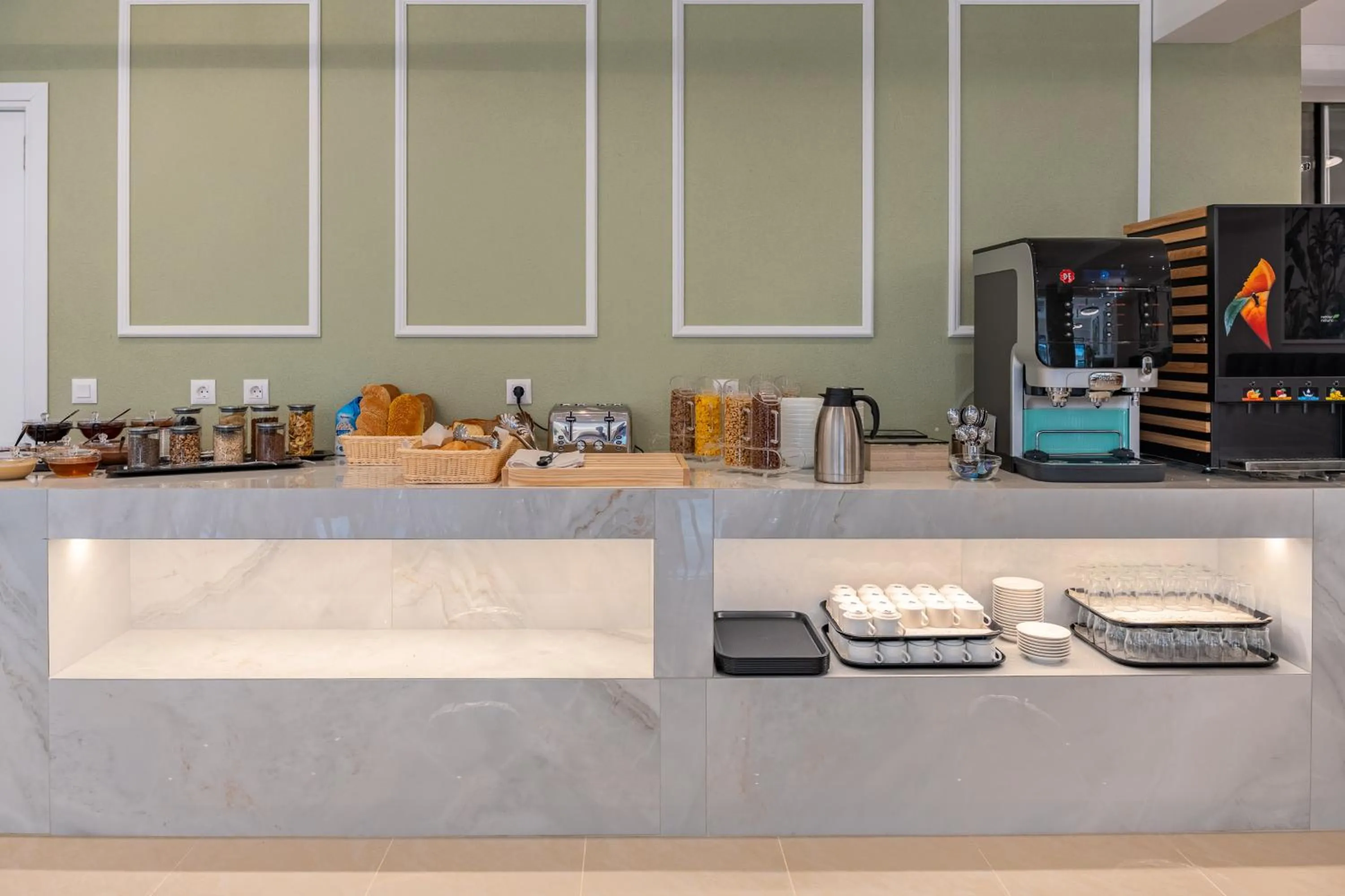 Breakfast in Philia Center Suites