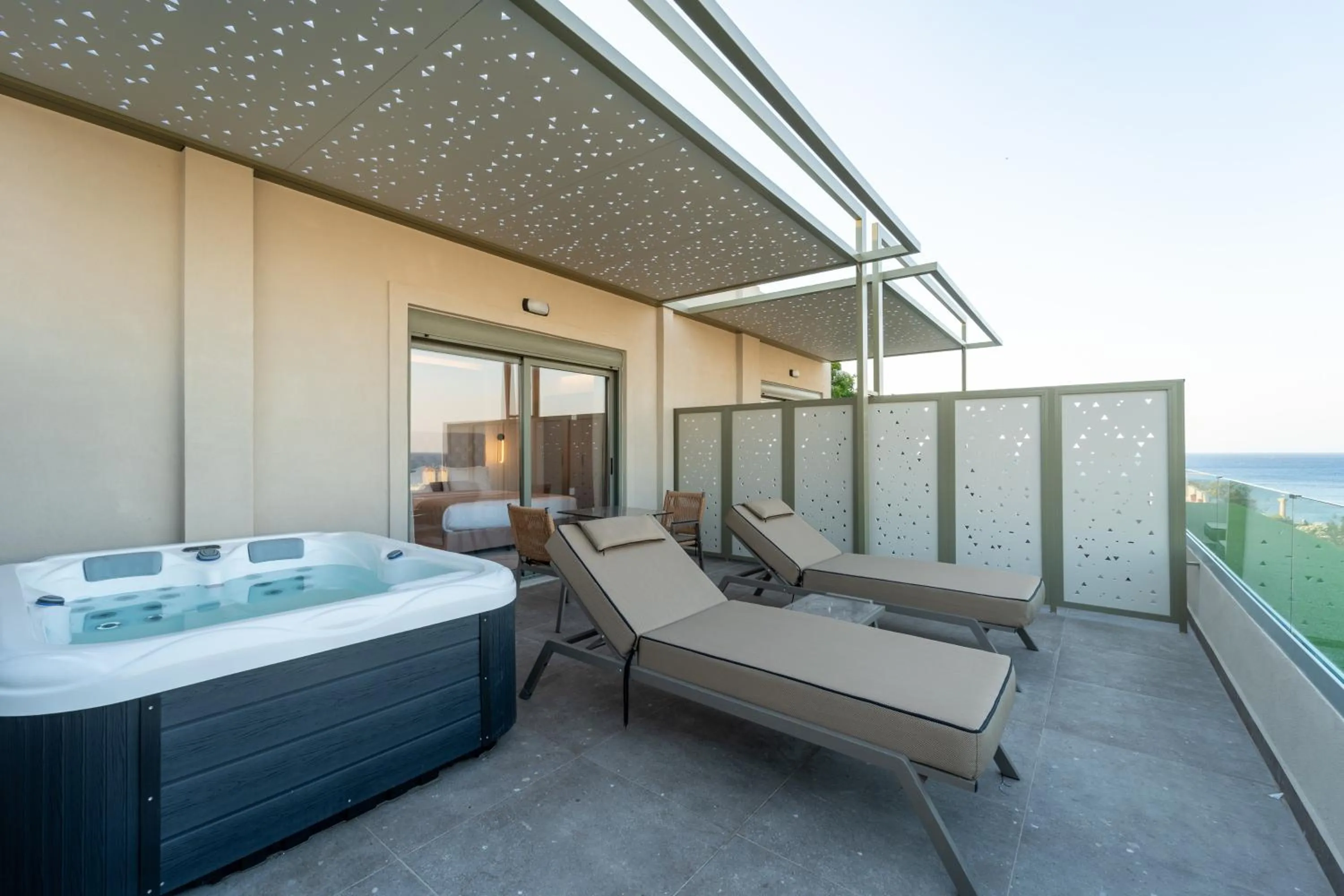 Hot Tub in Philia Center Suites