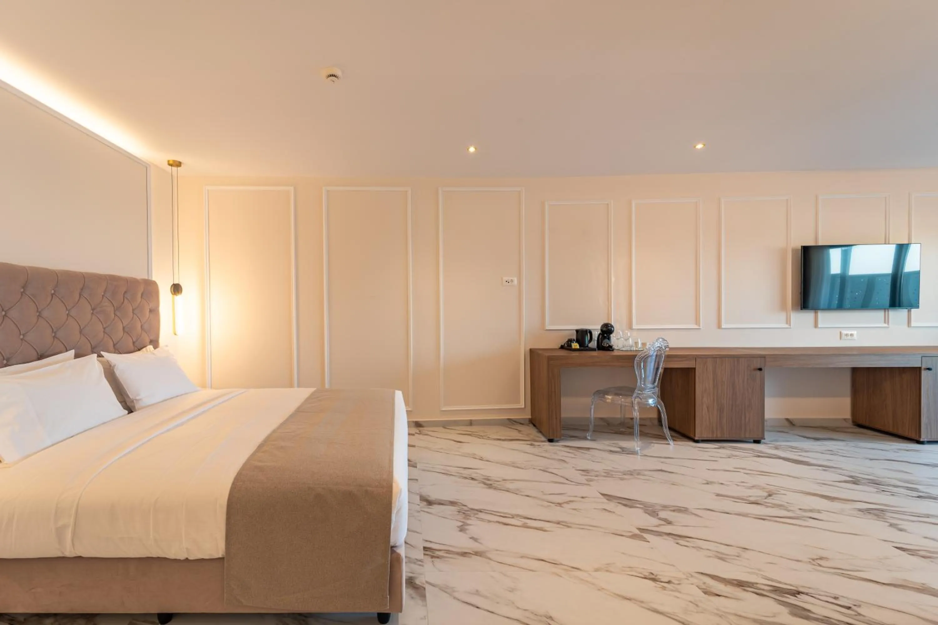 Bedroom, Bed in Philia Center Suites