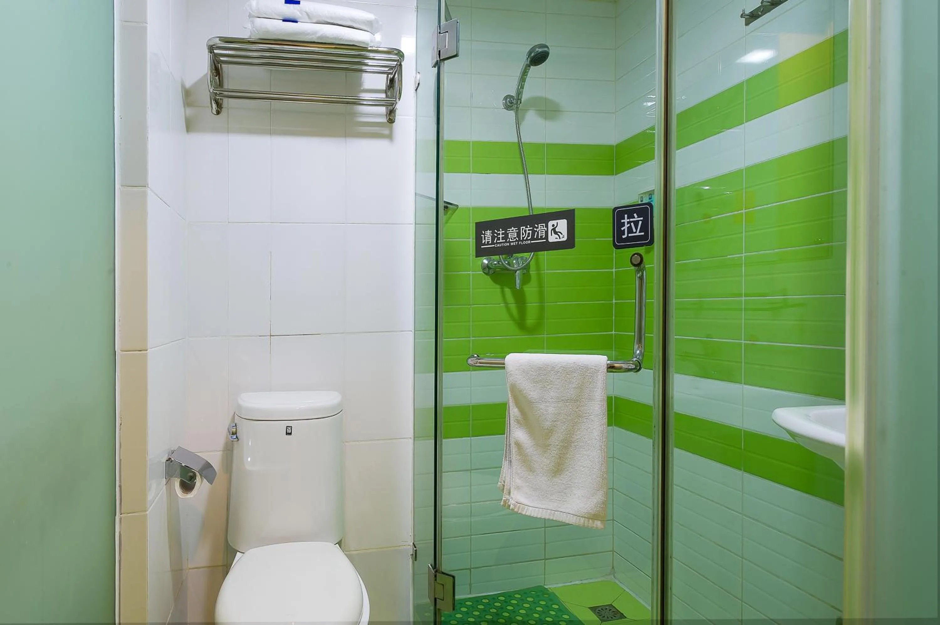 Bathroom in 7Days Inn Beijing Shangdi