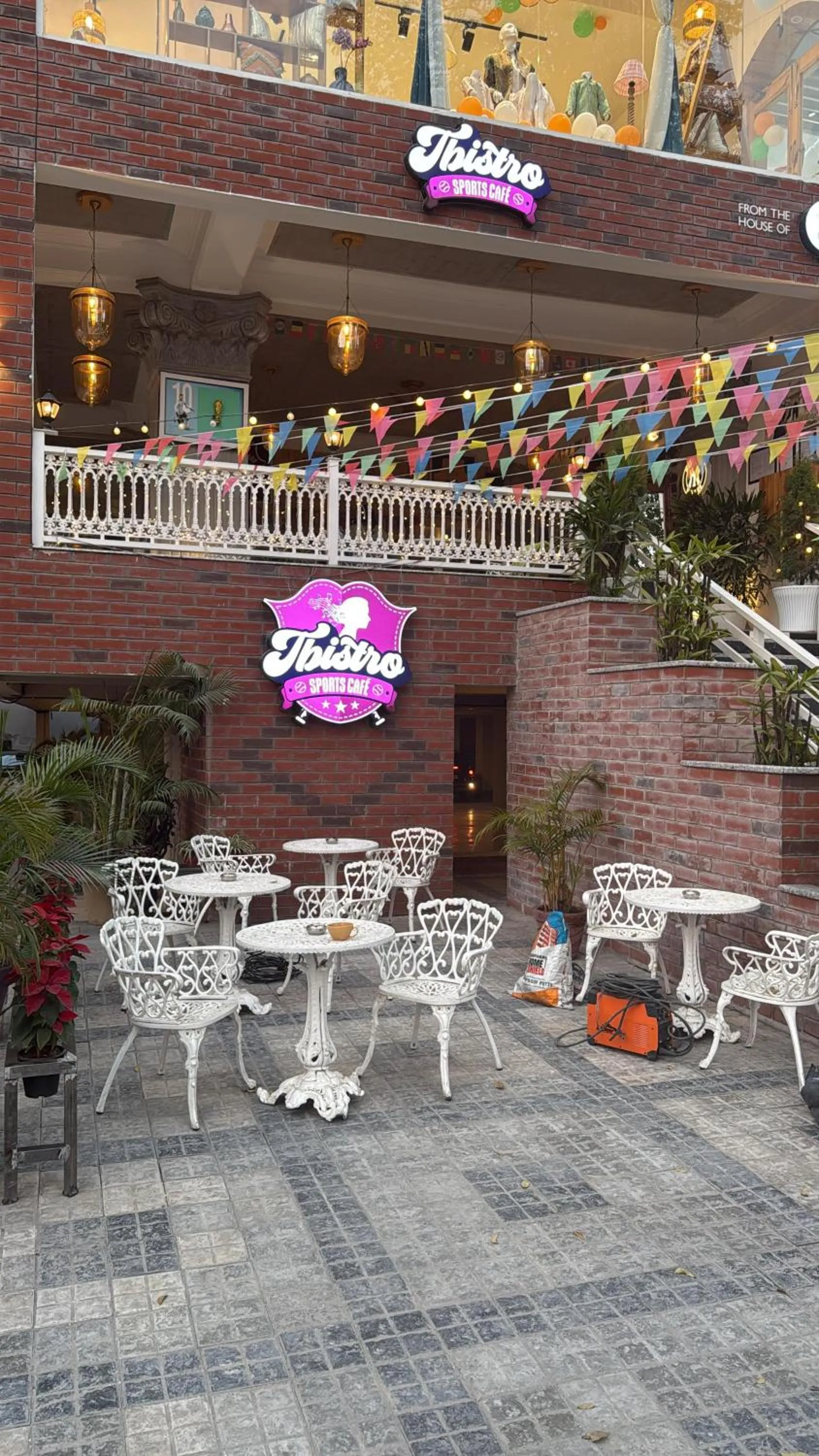 Restaurant/places to eat in 22 Heights