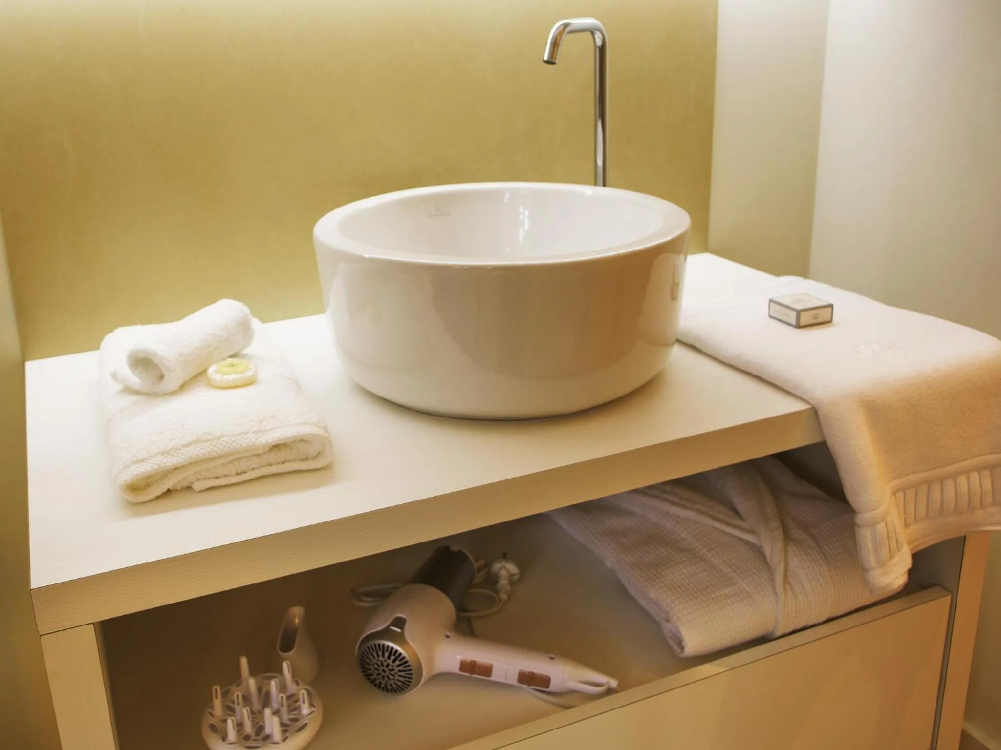 Bathroom in B&B Alphabet - Luxury Guesthouse and Art Gallery