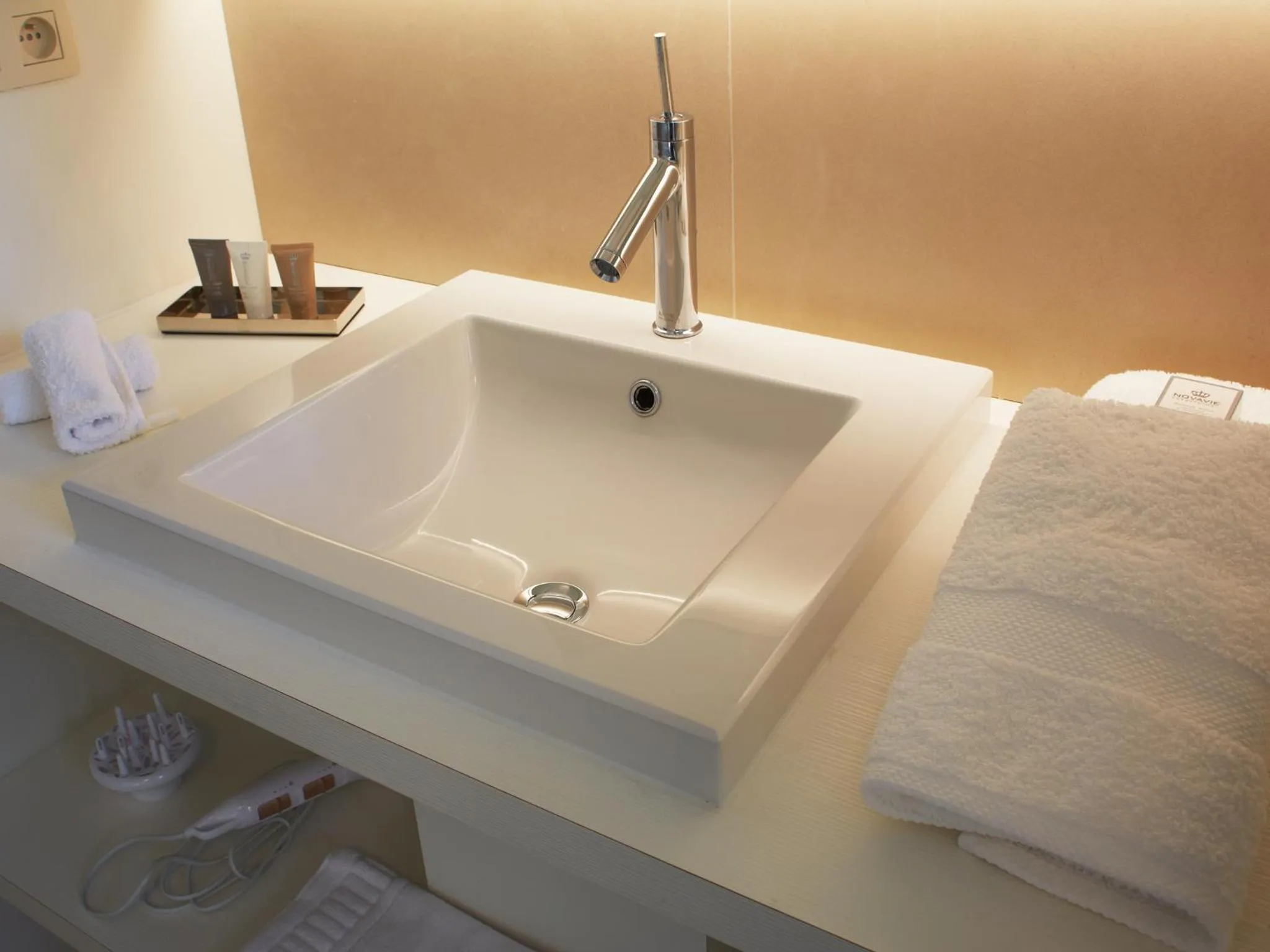 Bathroom in B&B Alphabet - Luxury Guesthouse and Art Gallery