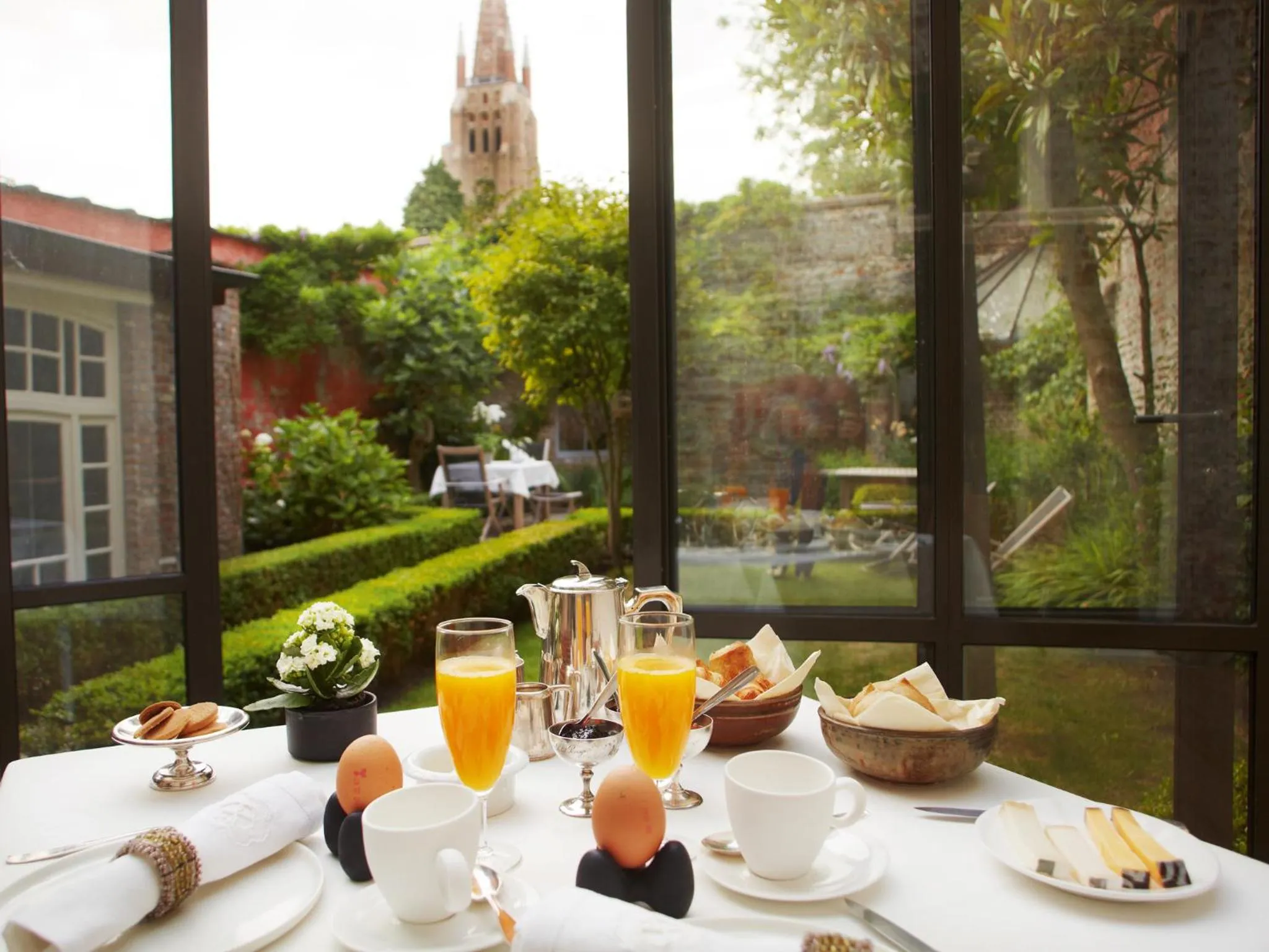 Garden view in B&B Alphabet - Luxury Guesthouse and Art Gallery