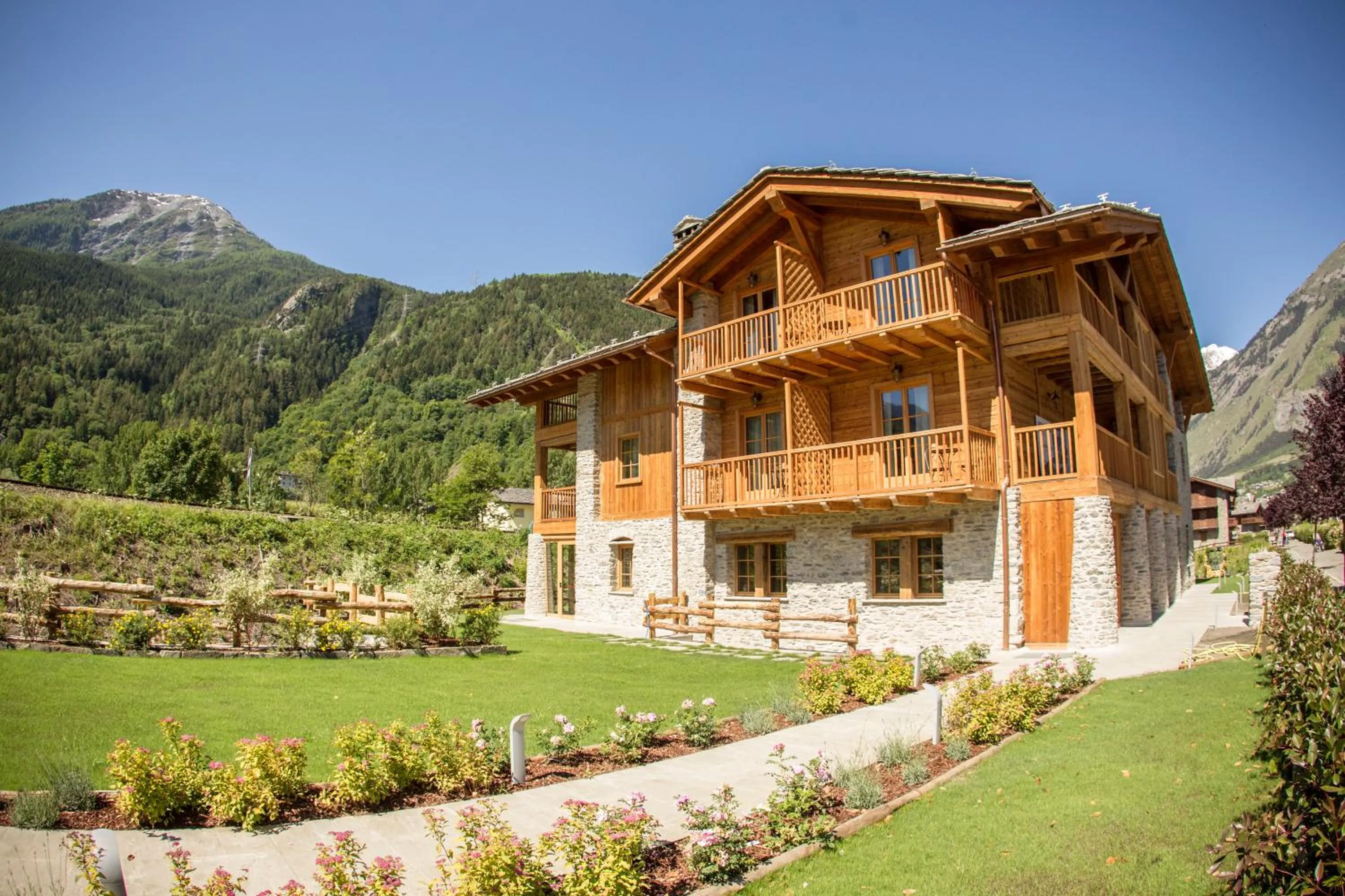 Property building in Hotel Les Montagnards