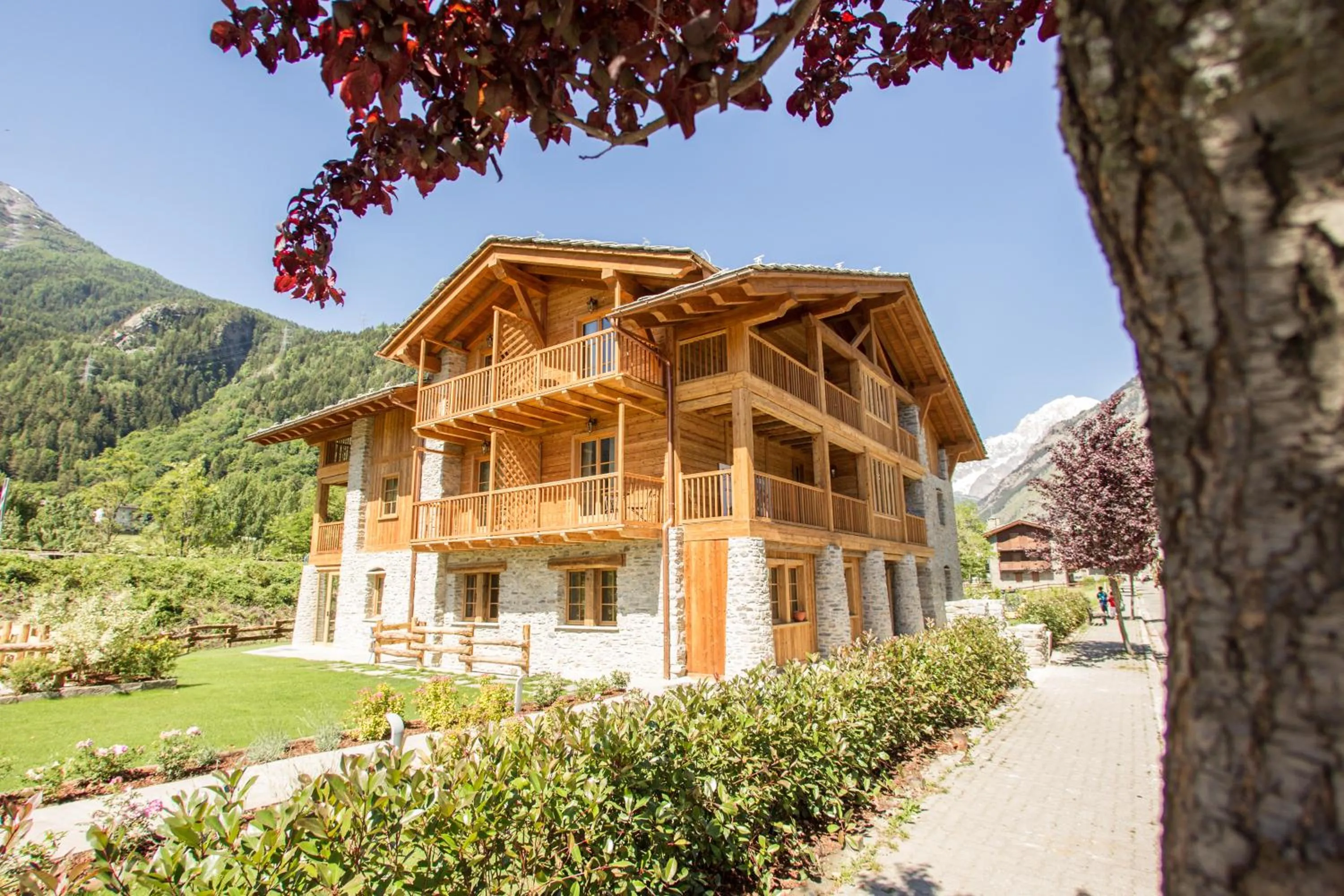 Property building in Hotel Les Montagnards
