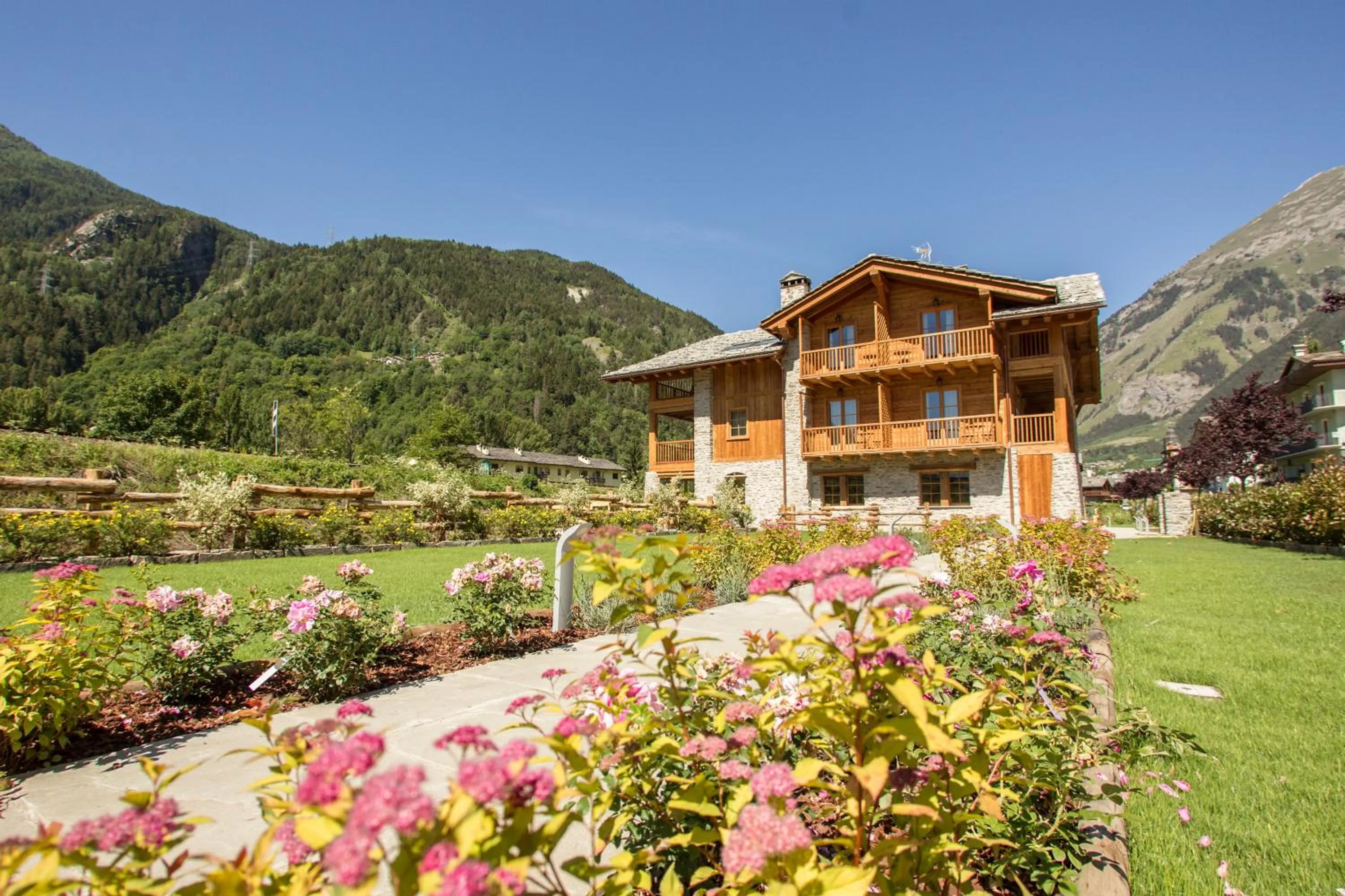 Property building in Hotel Les Montagnards