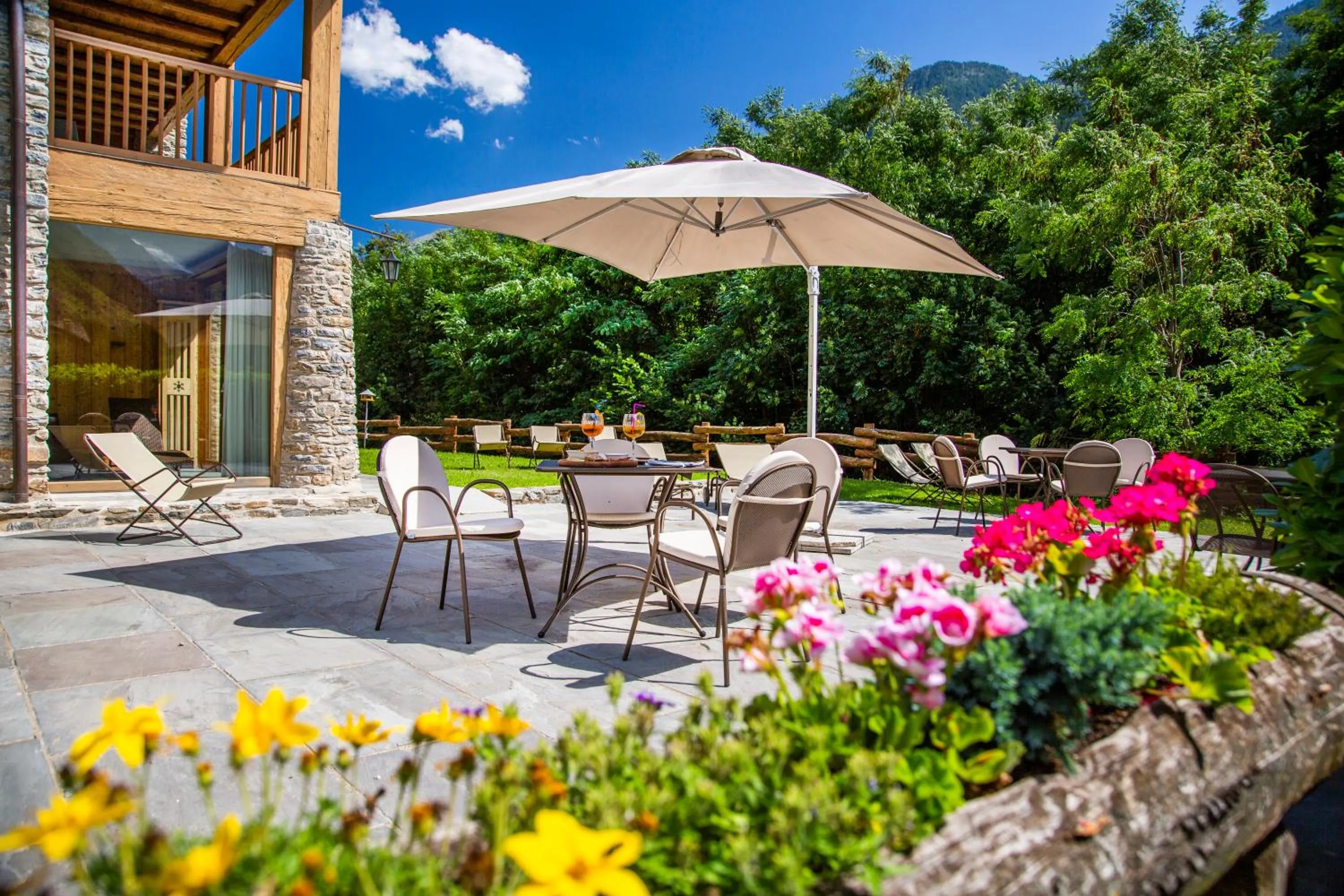 Garden in Hotel Les Montagnards