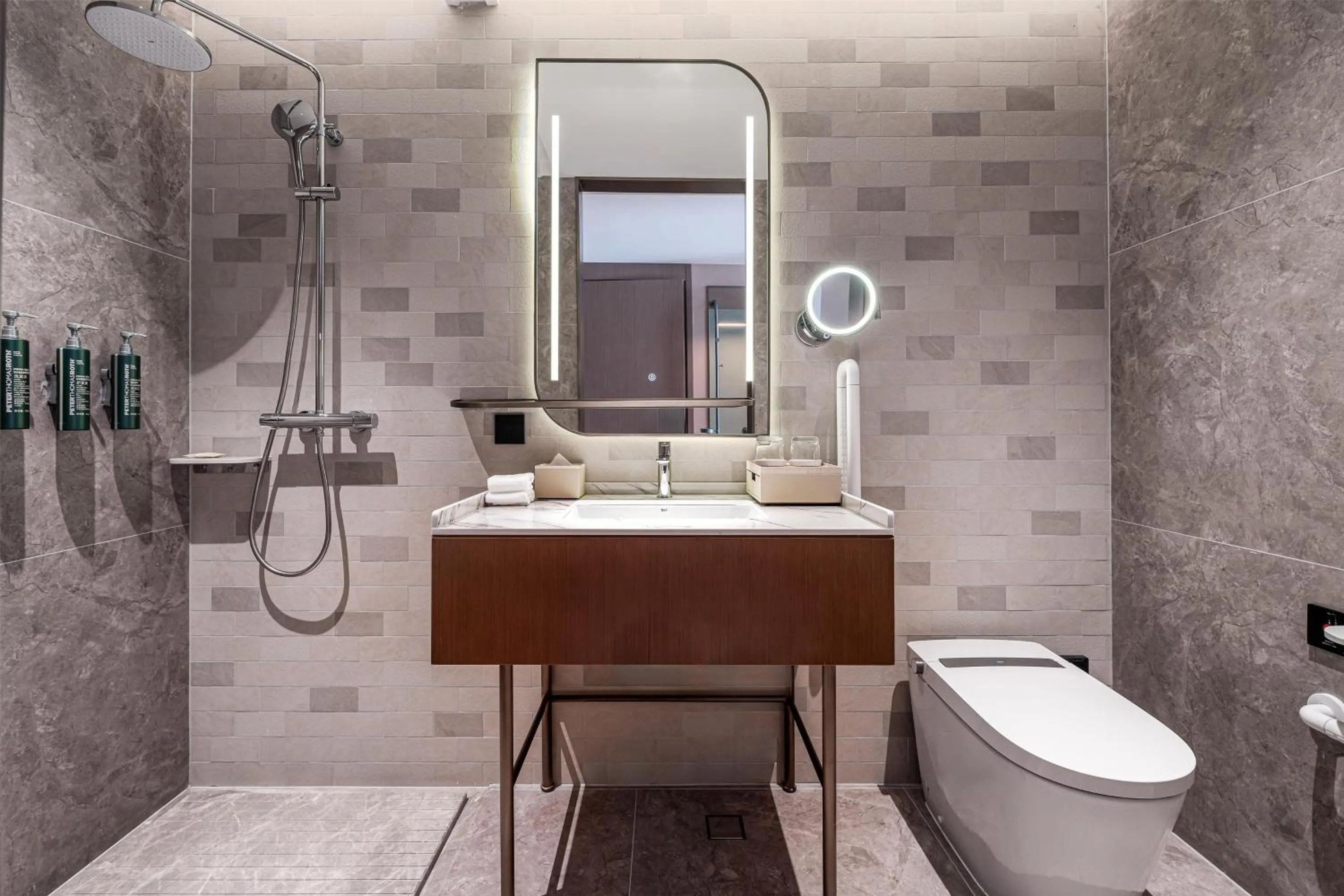 Bathroom in Hilton Garden Inn Xinyang East Railway Station