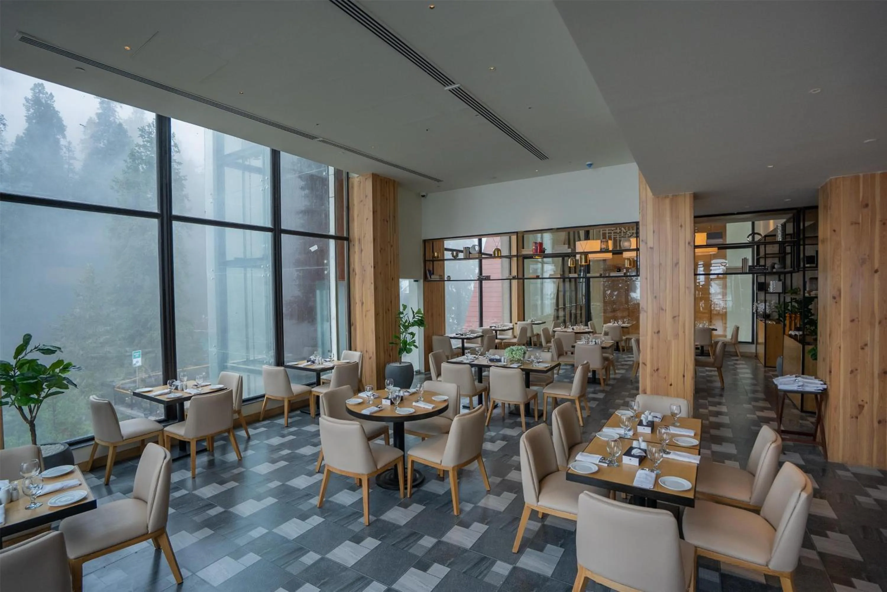 Restaurant/places to eat in Doubletree By Hilton Nathiagali