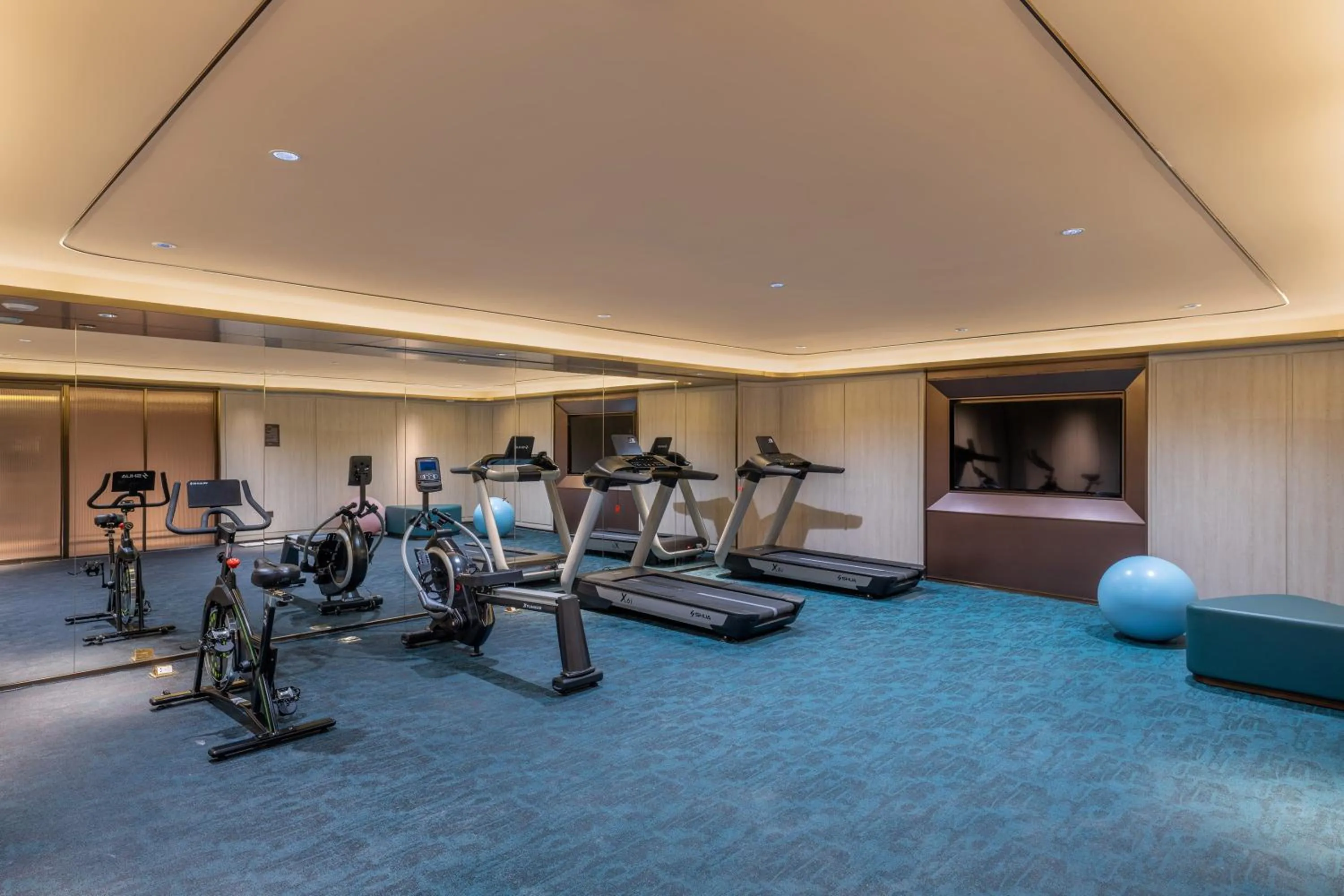 Fitness centre/facilities in Jingdong Headquarters Crystal Orange Hotel, Yizhuang, Beijing