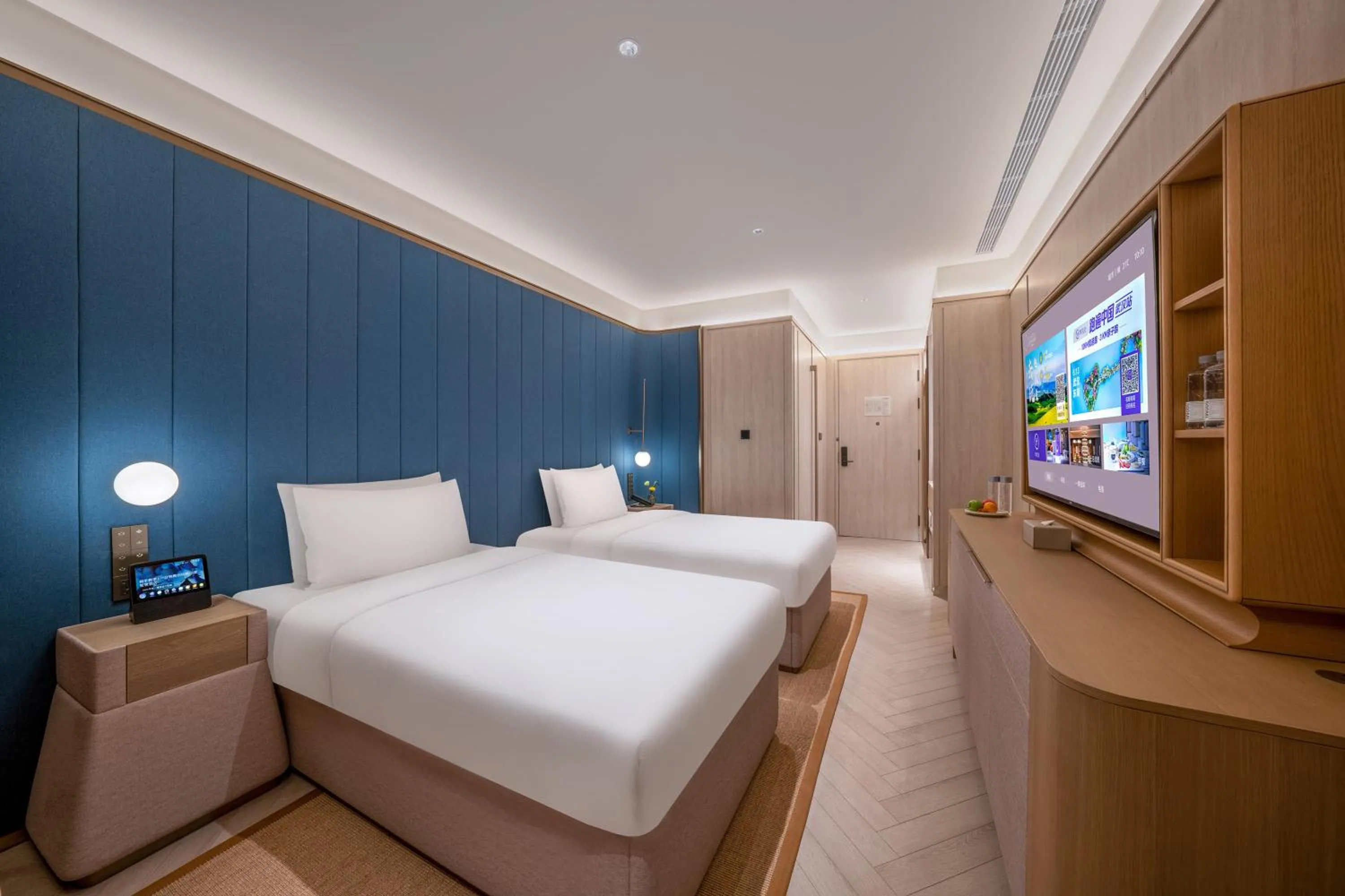 Bed in Jingdong Headquarters Crystal Orange Hotel, Yizhuang, Beijing