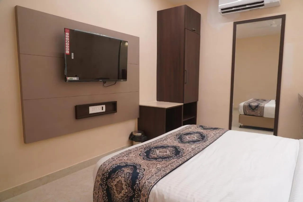 Photo of the whole room, Bed in Hotel Anant Inn