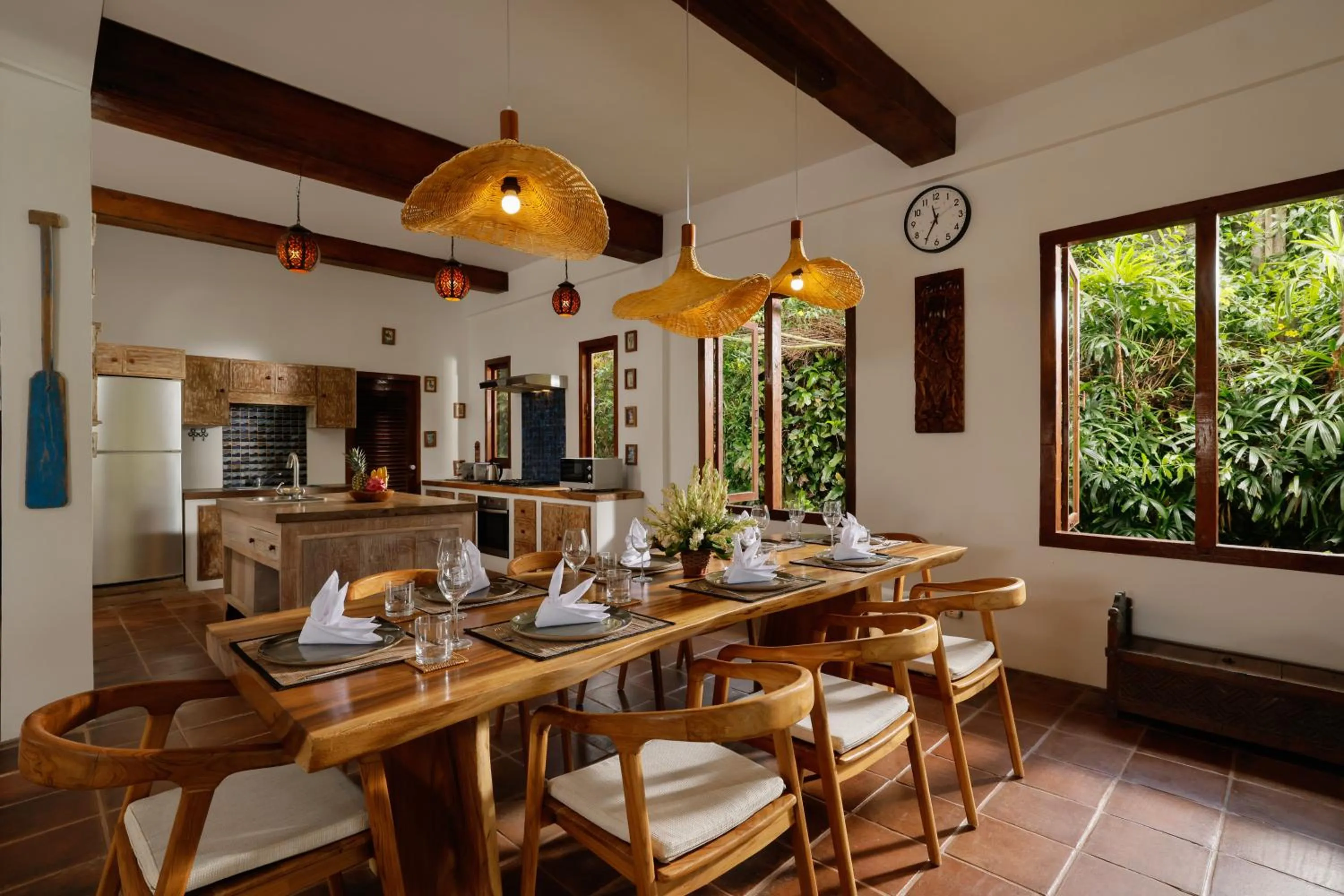 Dining area in Villa Tropical Svasti by Nakula