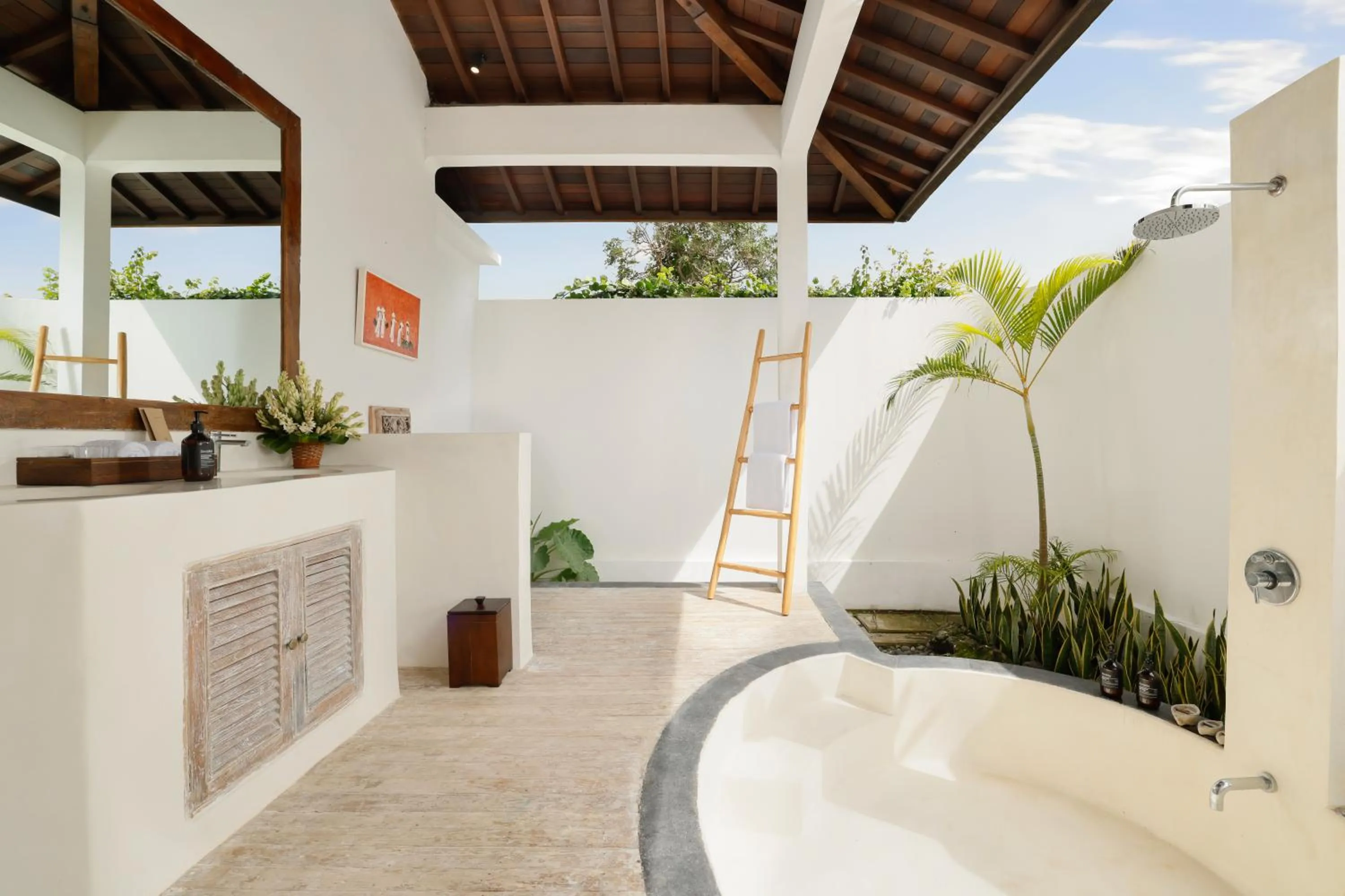 Bathroom in Villa Tropical Svasti by Nakula