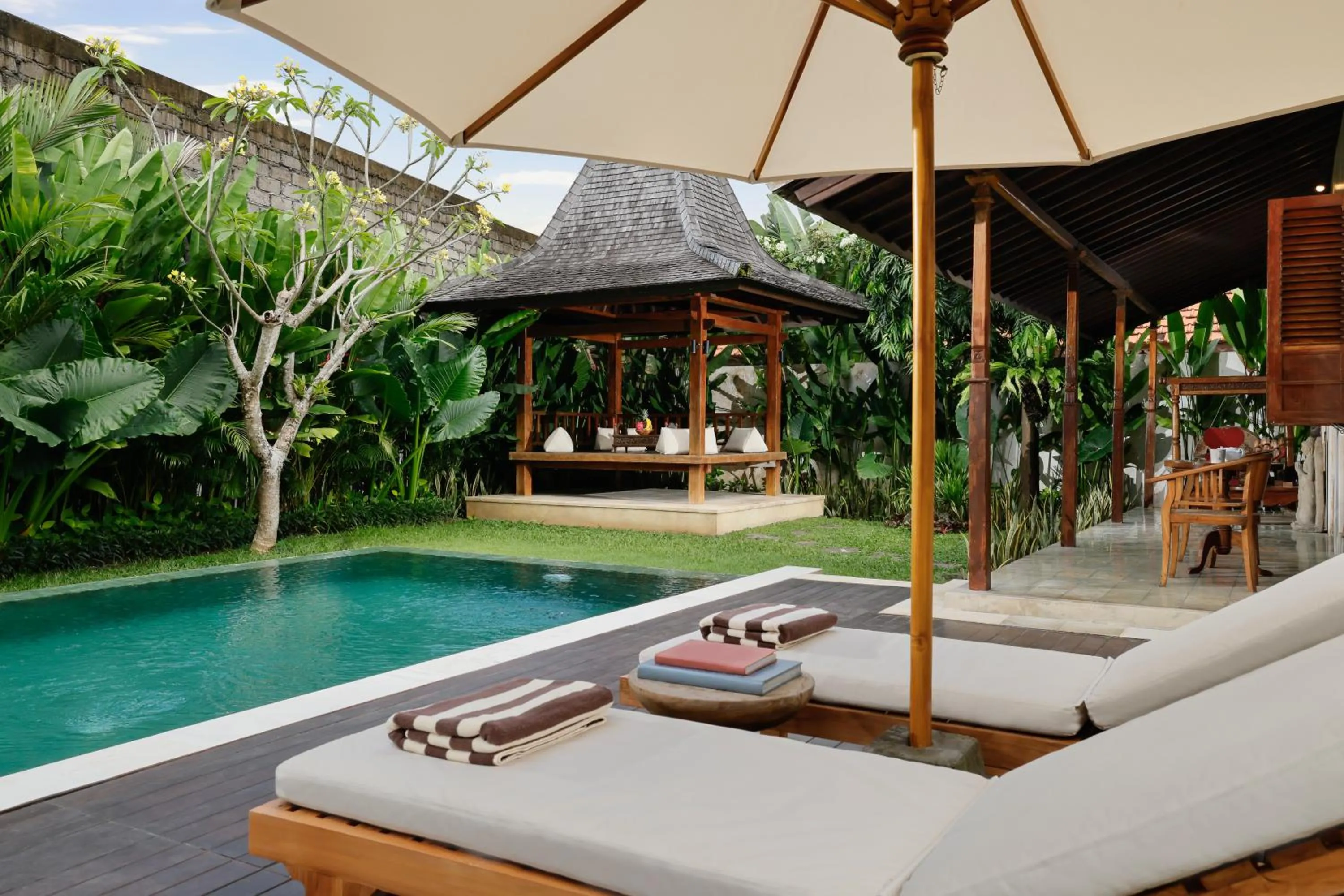 Swimming pool in Villa Tropical Svasti by Nakula