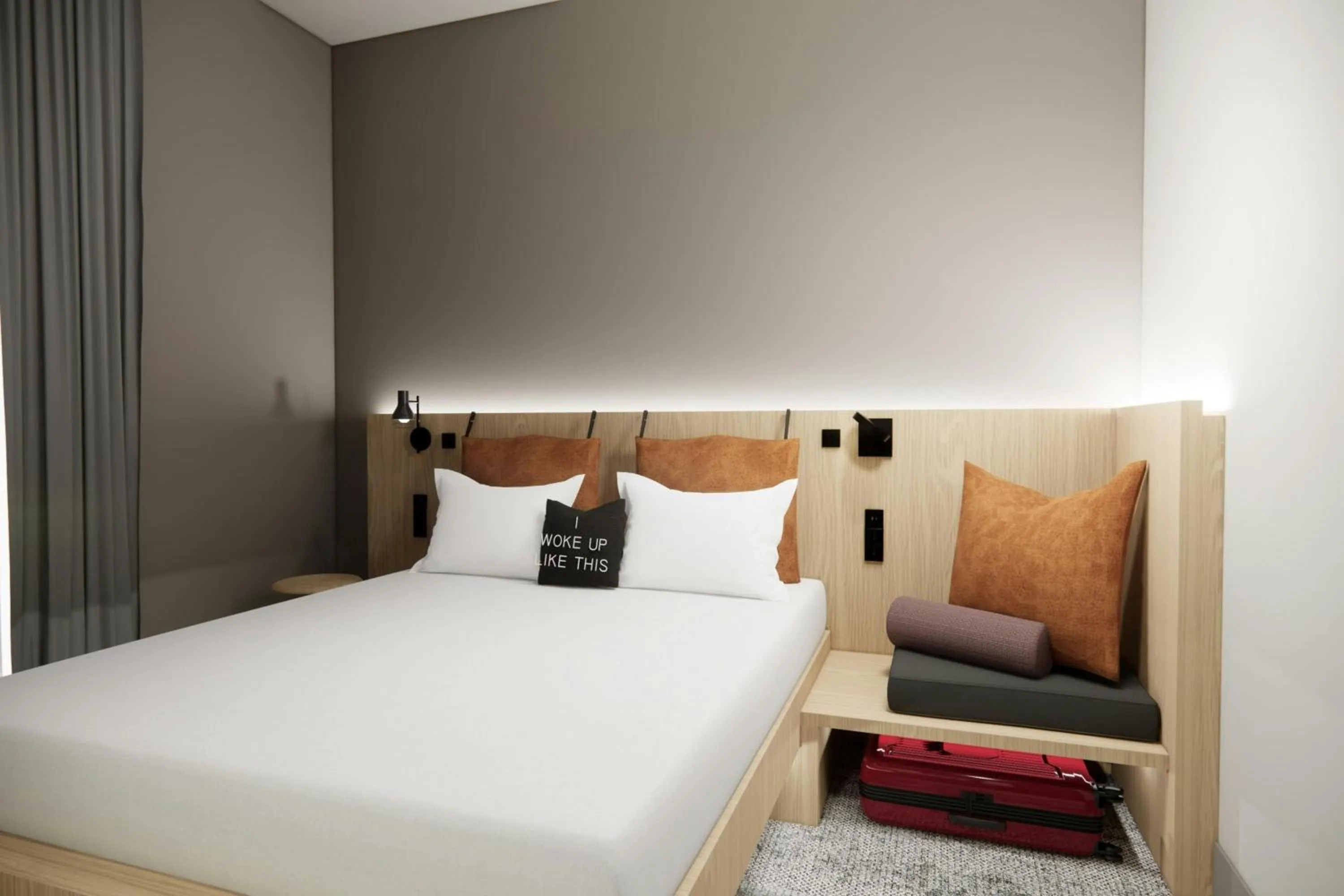 Photo of the whole room, Bed in Moxy Dublin Docklands