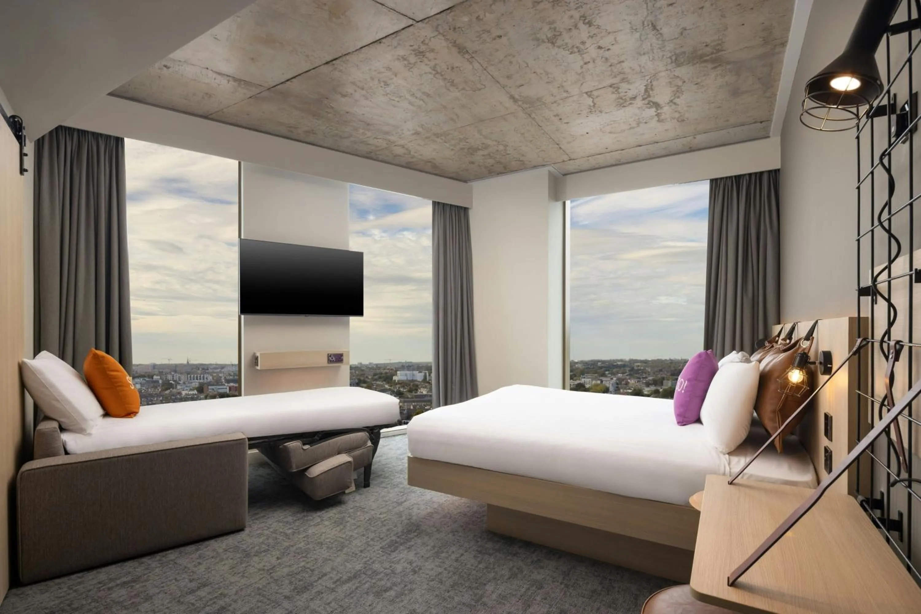 Photo of the whole room, Bed in Moxy Dublin Docklands