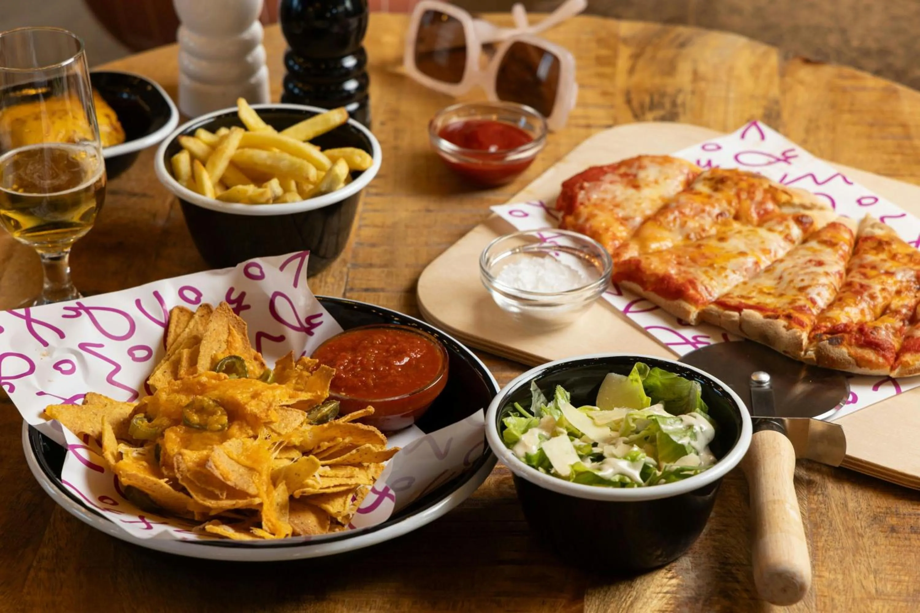 Lounge or bar in Moxy Dublin Docklands