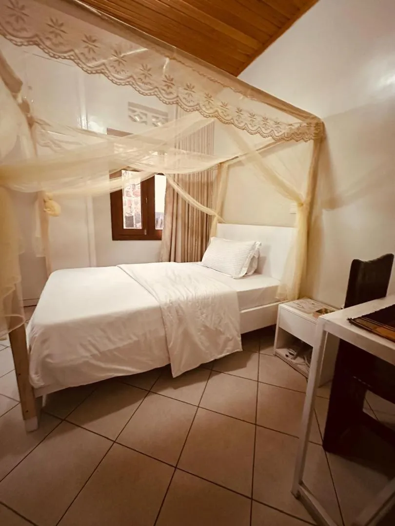 Photo of the whole room, Bed in Eagle View Golf