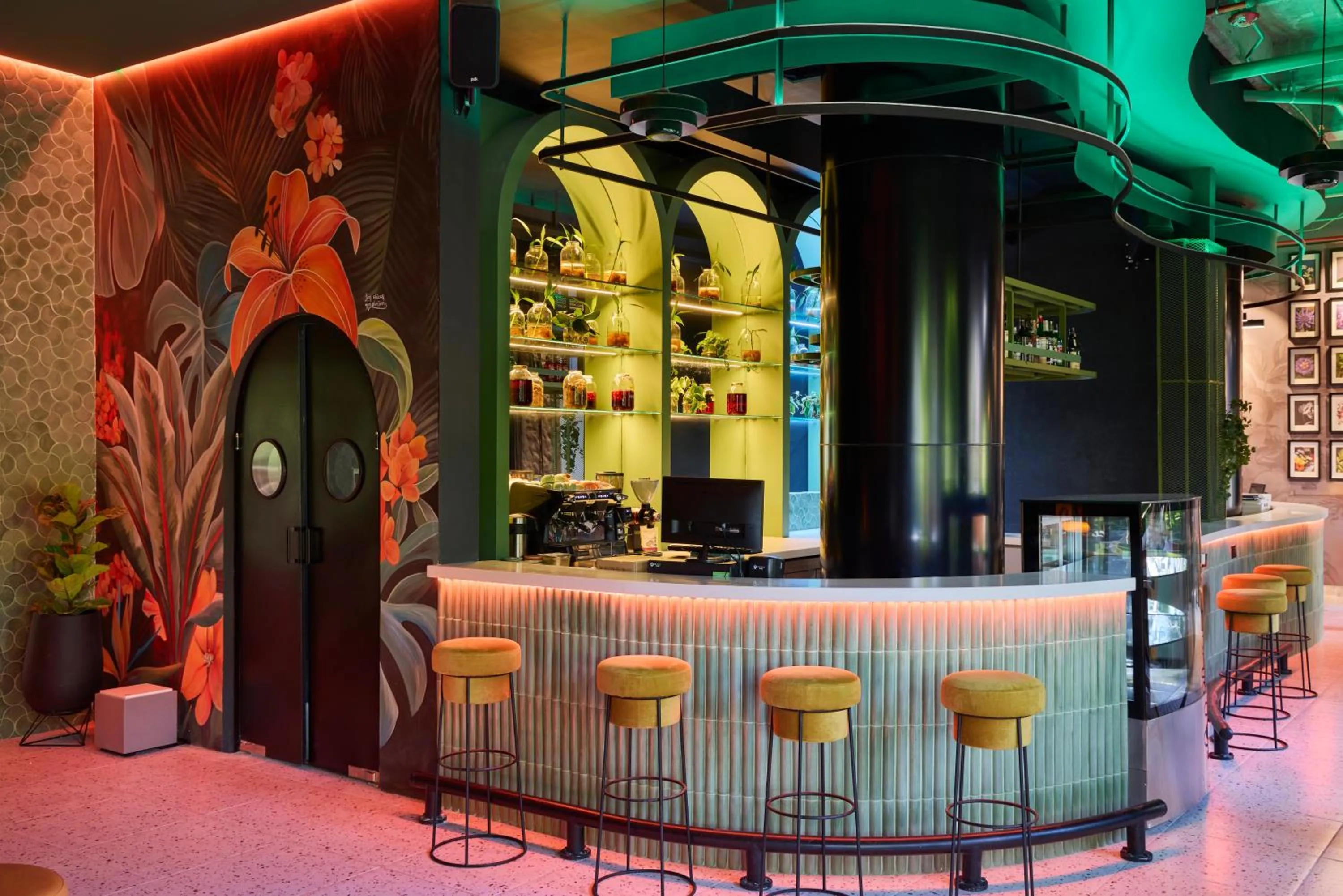 Restaurant/places to eat in Calle Flora Hotel by Jalo