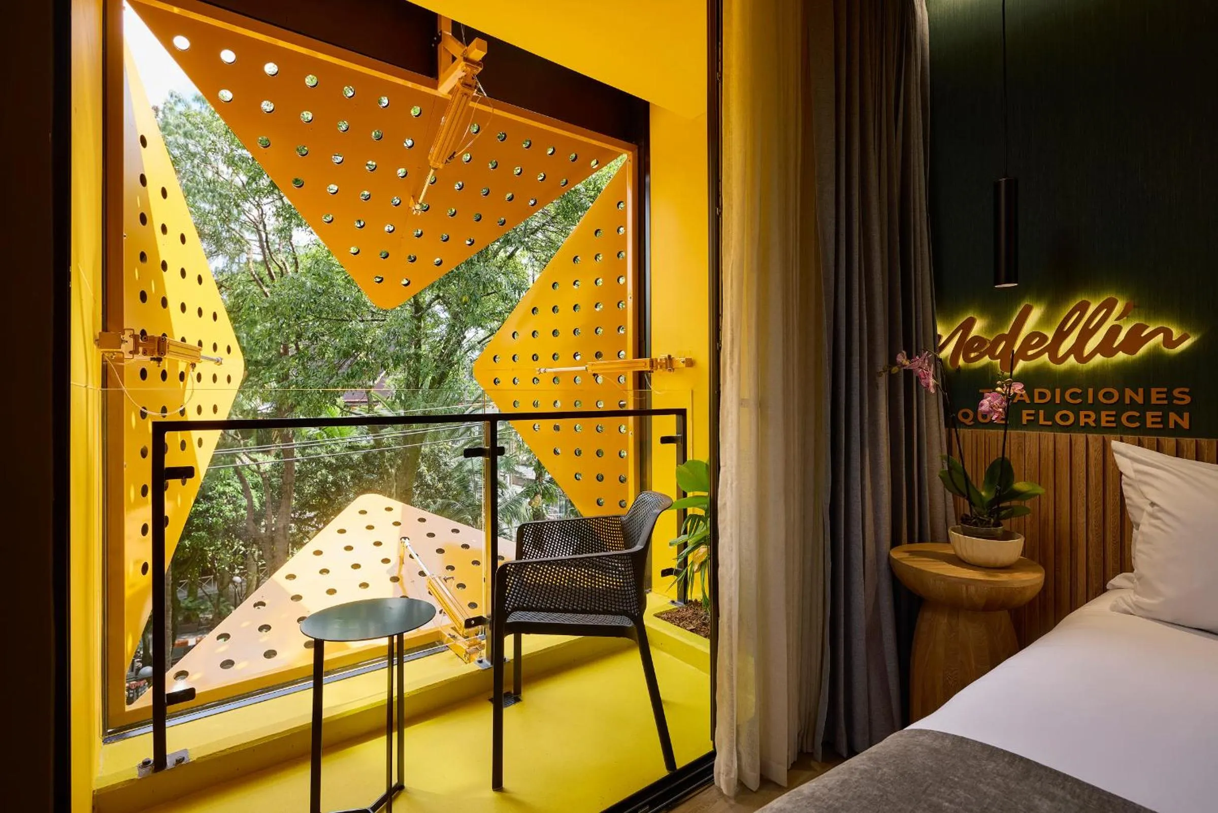 Balcony/Terrace, Bed in Calle Flora Hotel by Jalo