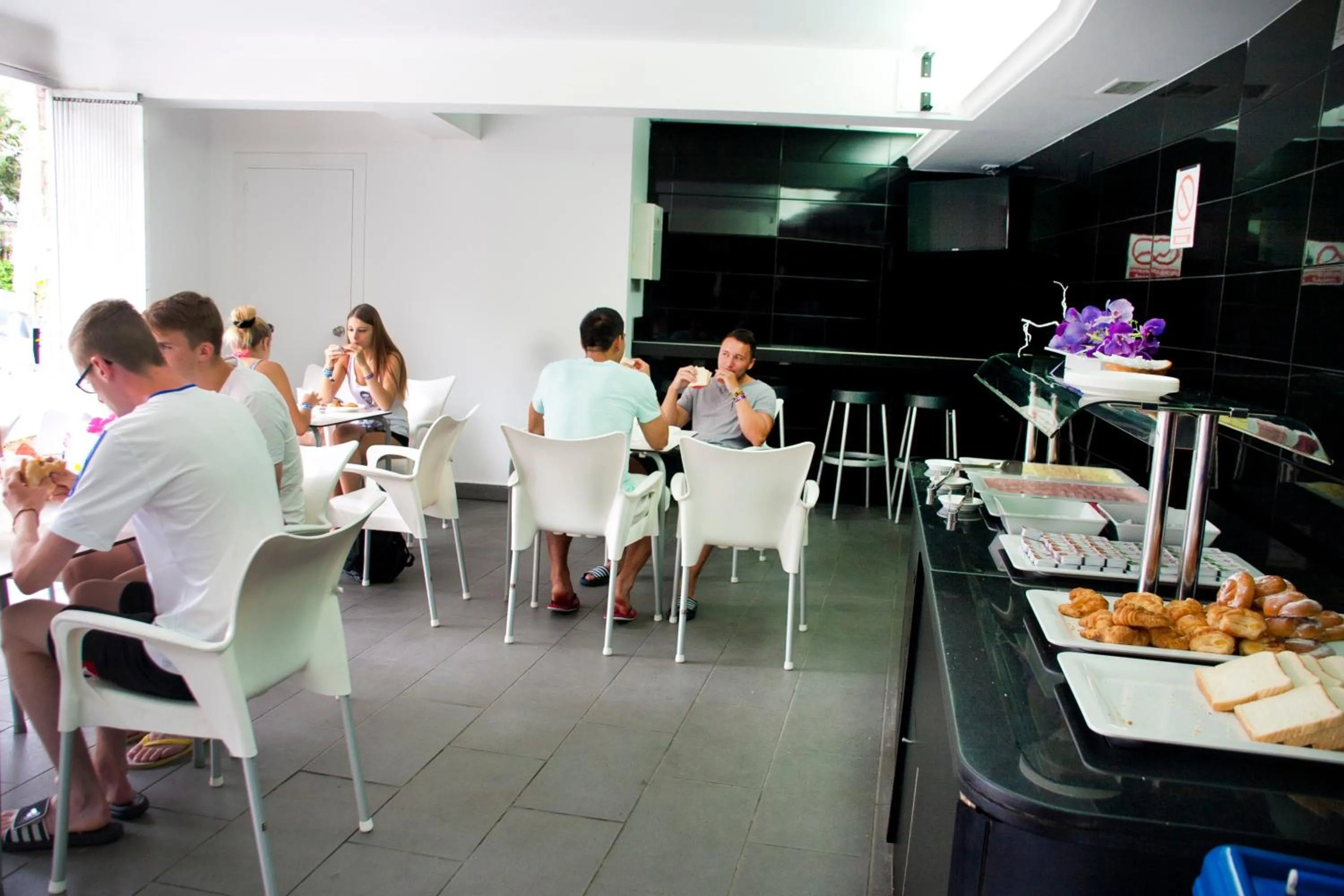 Restaurant/Places to Eat in Hotel Esplai