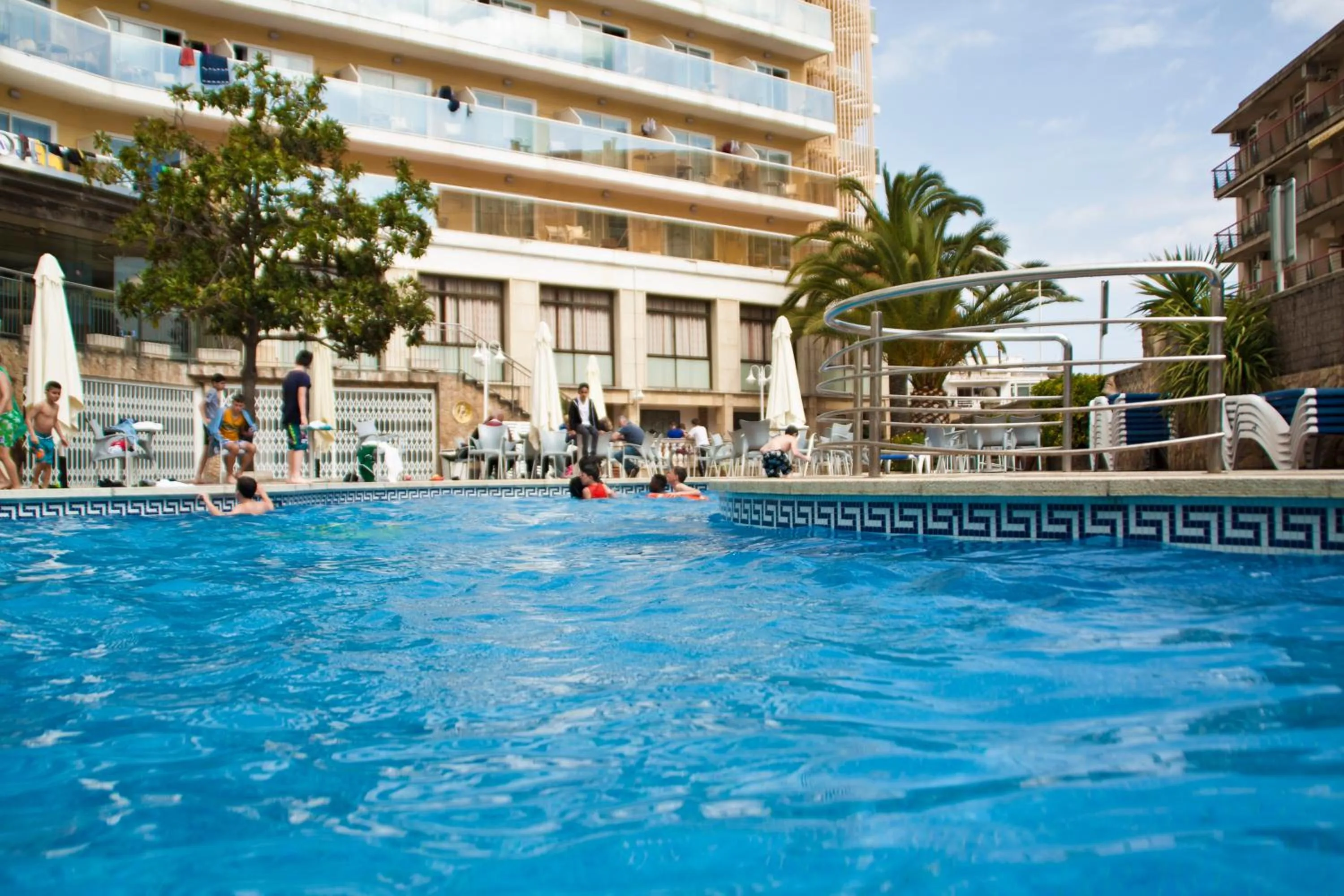 Swimming Pool in Hotel Esplai