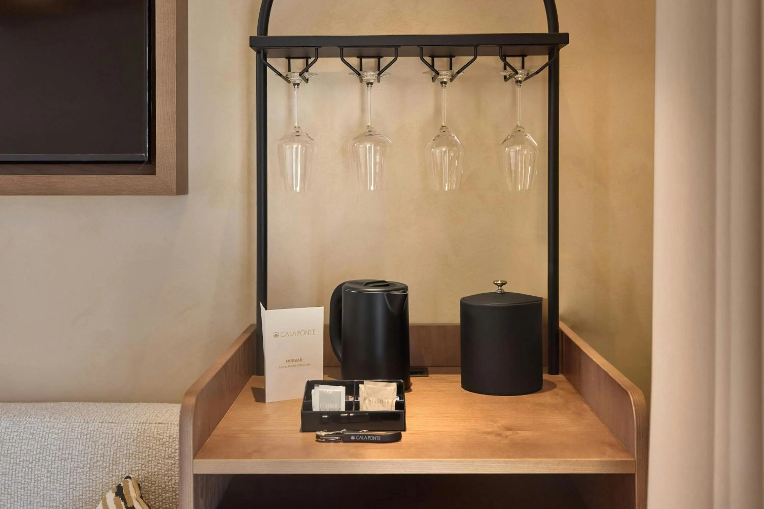 Lounge or bar in Cala Ponte, a Tribute Portfolio Hotel