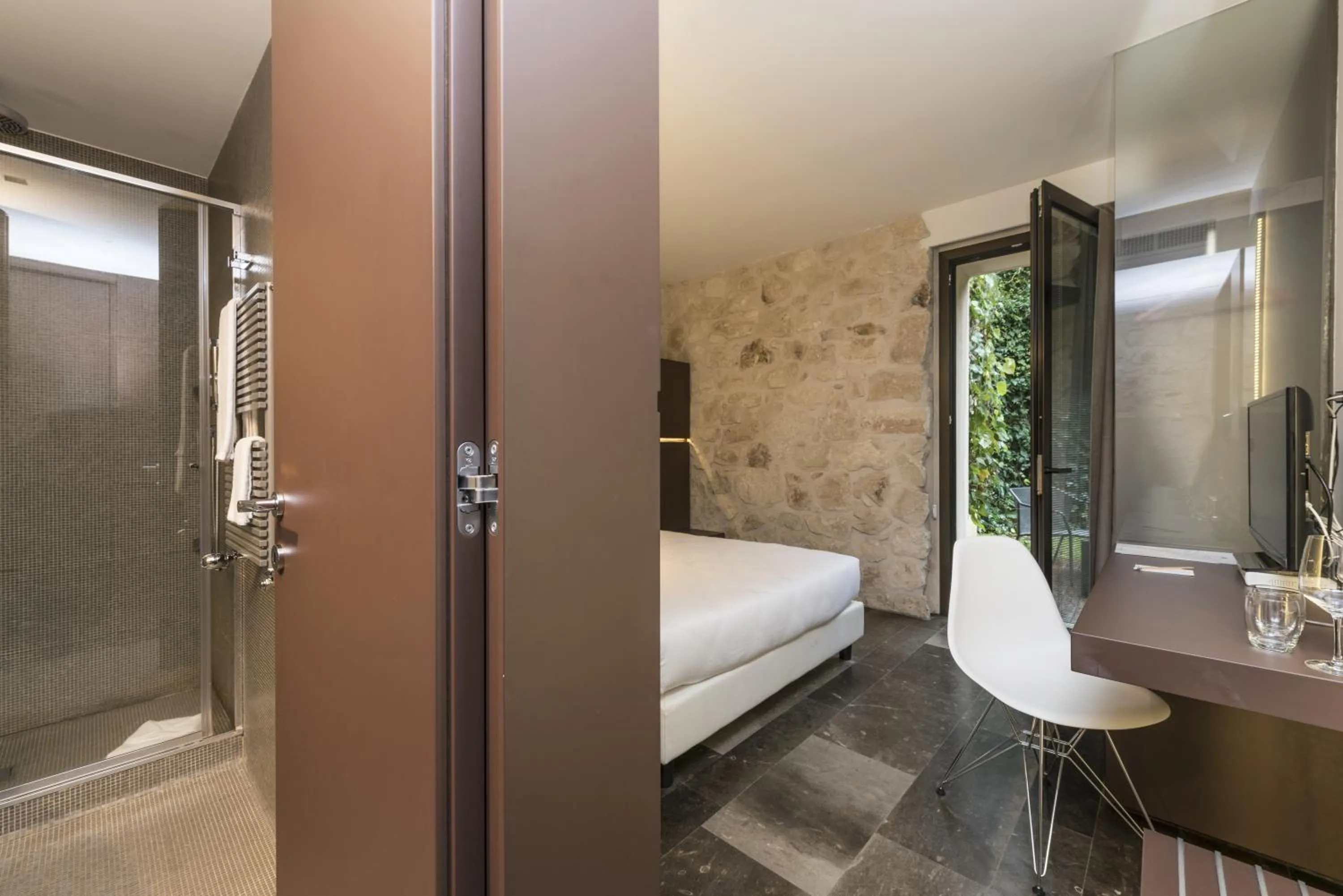 Shower, Bed in Villa Boscarino Boutique Hotel & Spa