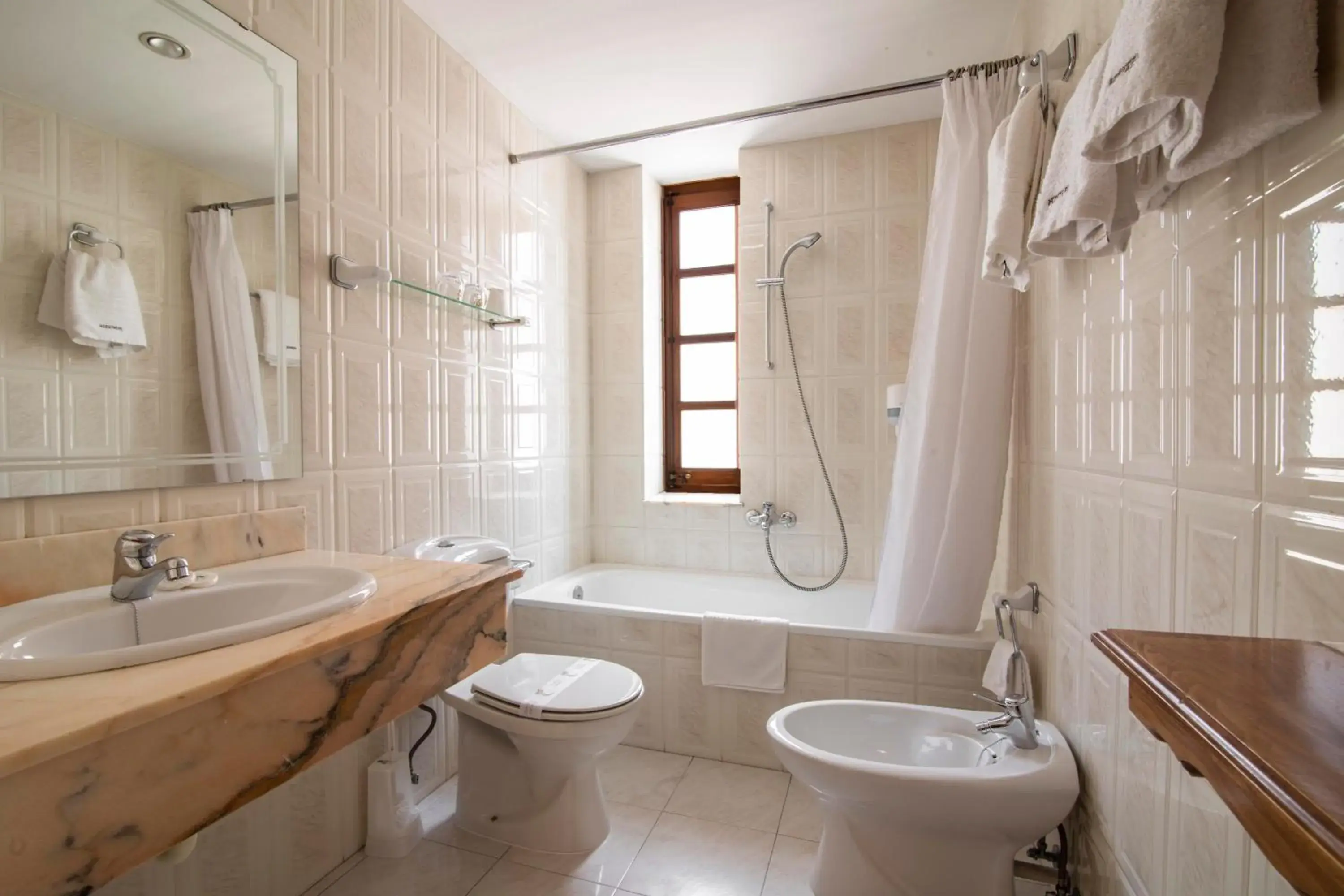 Double or Twin Room in Hotel Fonfreda Double or Twin Room in Hotel Fonfreda