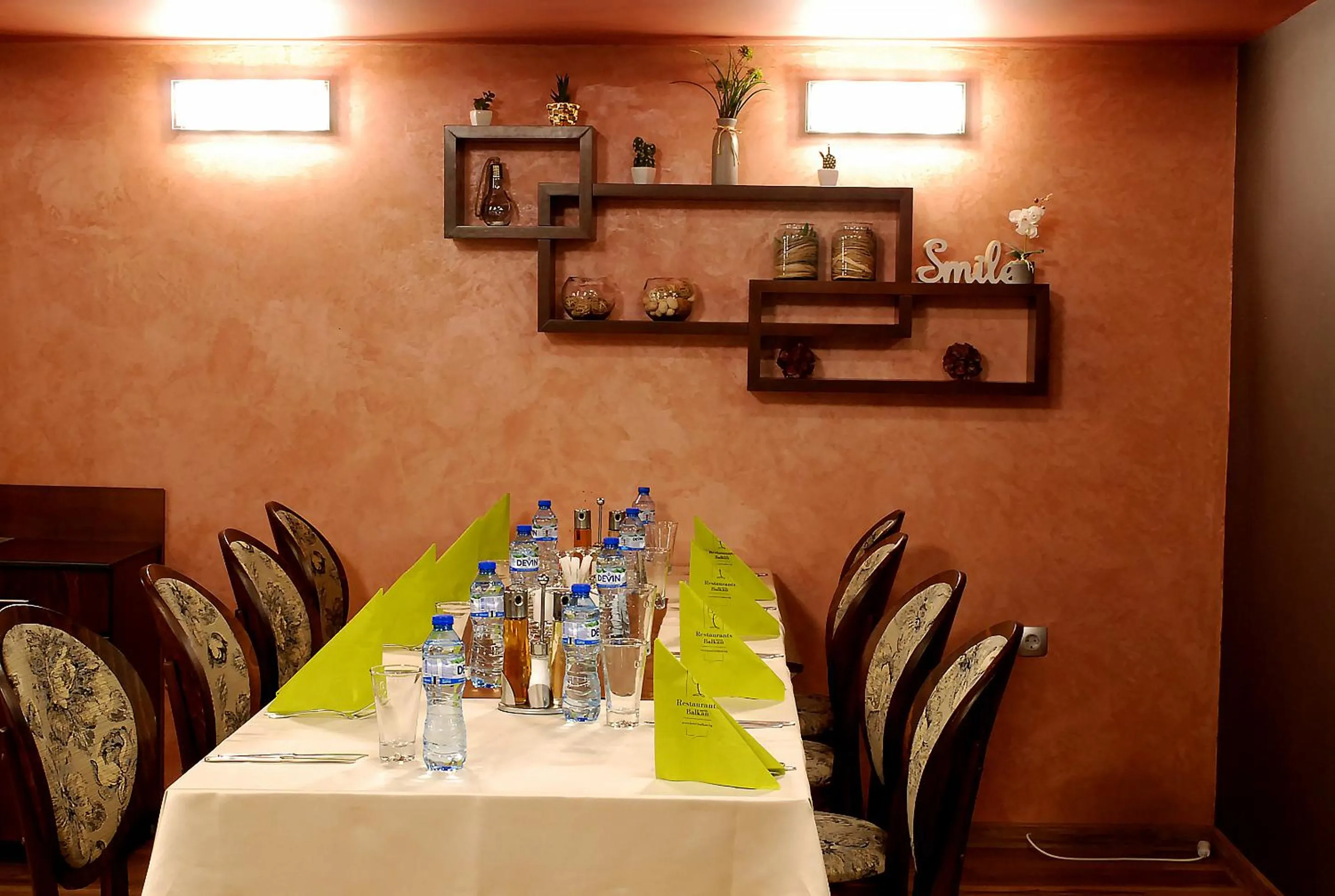 Restaurant/places to eat in Hotel Balkan