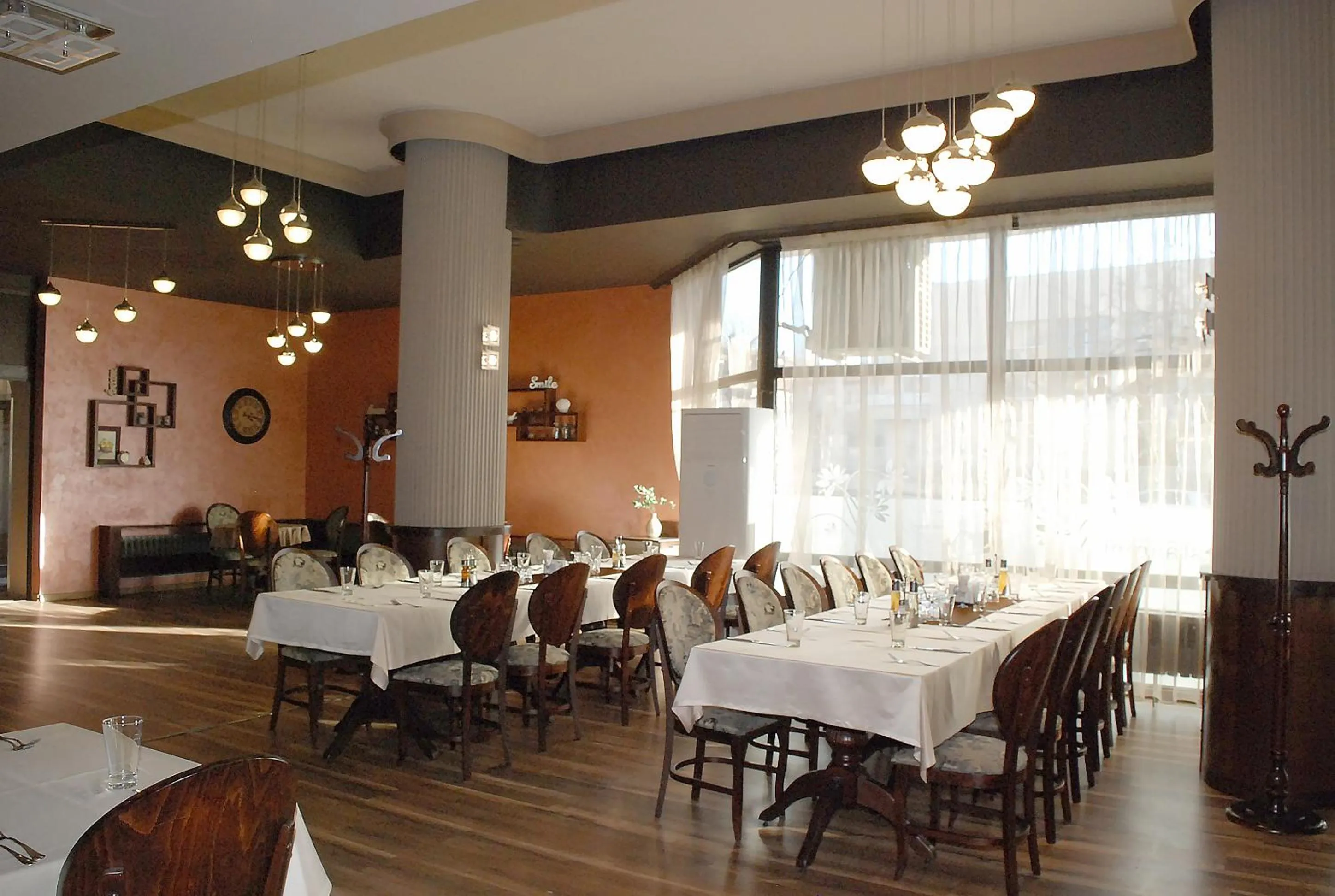 Restaurant/places to eat in Hotel Balkan