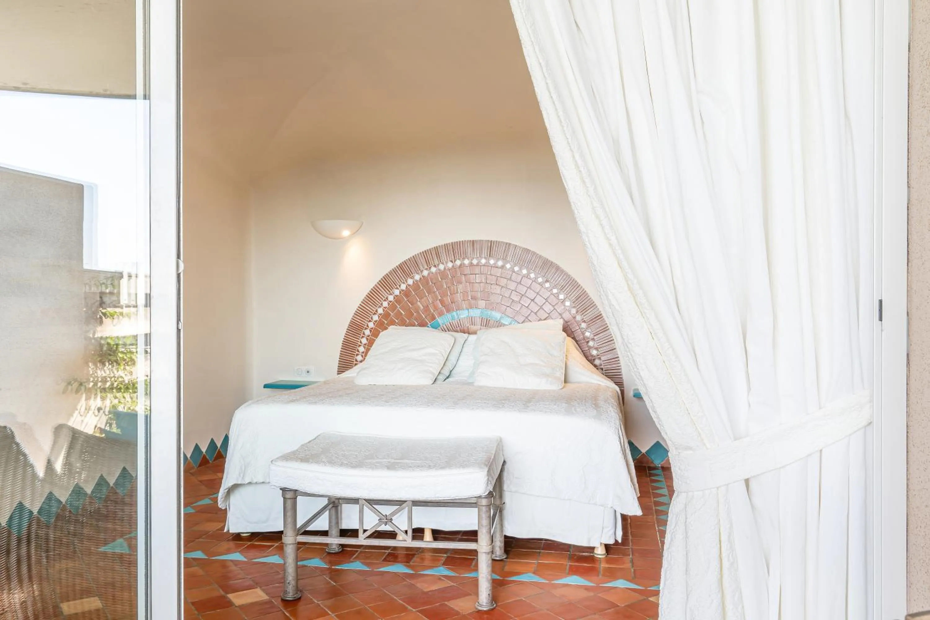 Bed in Hôtel Marina di cavu