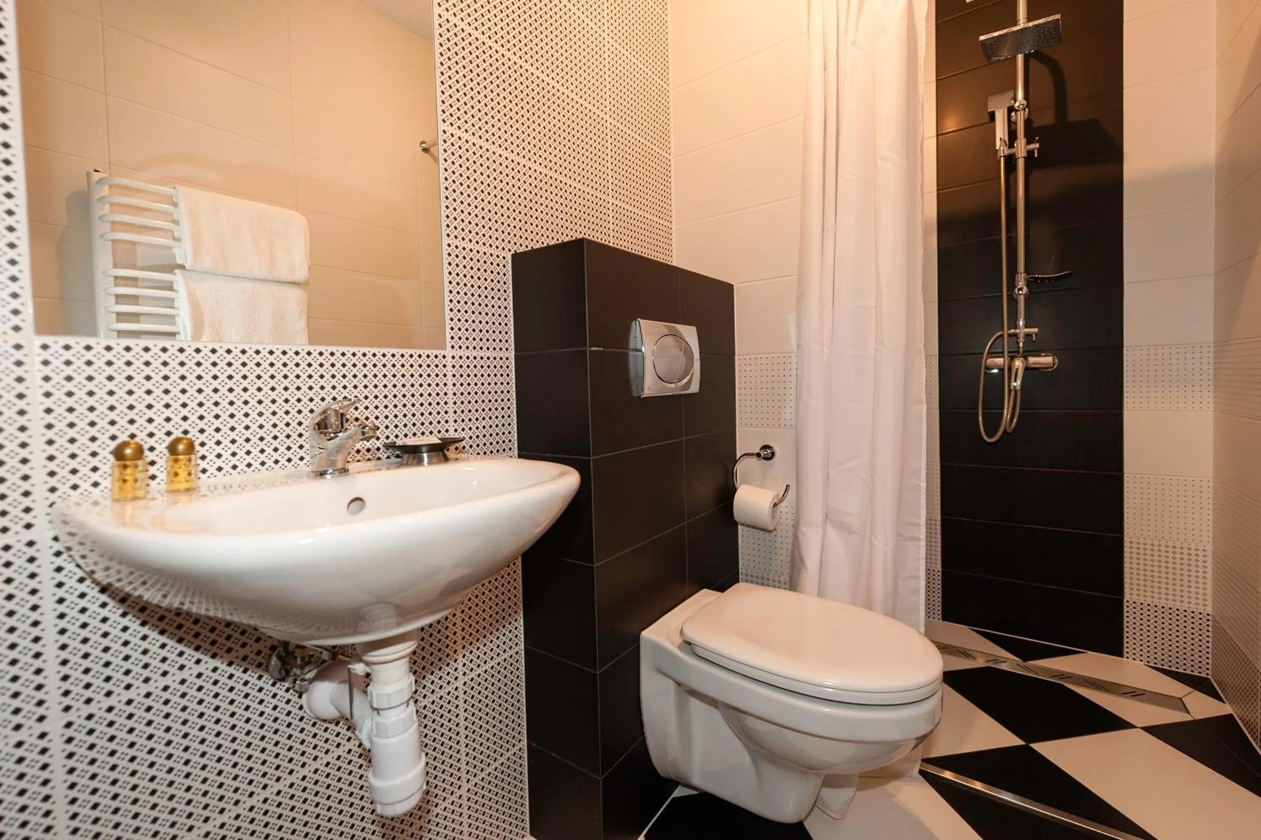 Shower in Hotel Klaudia