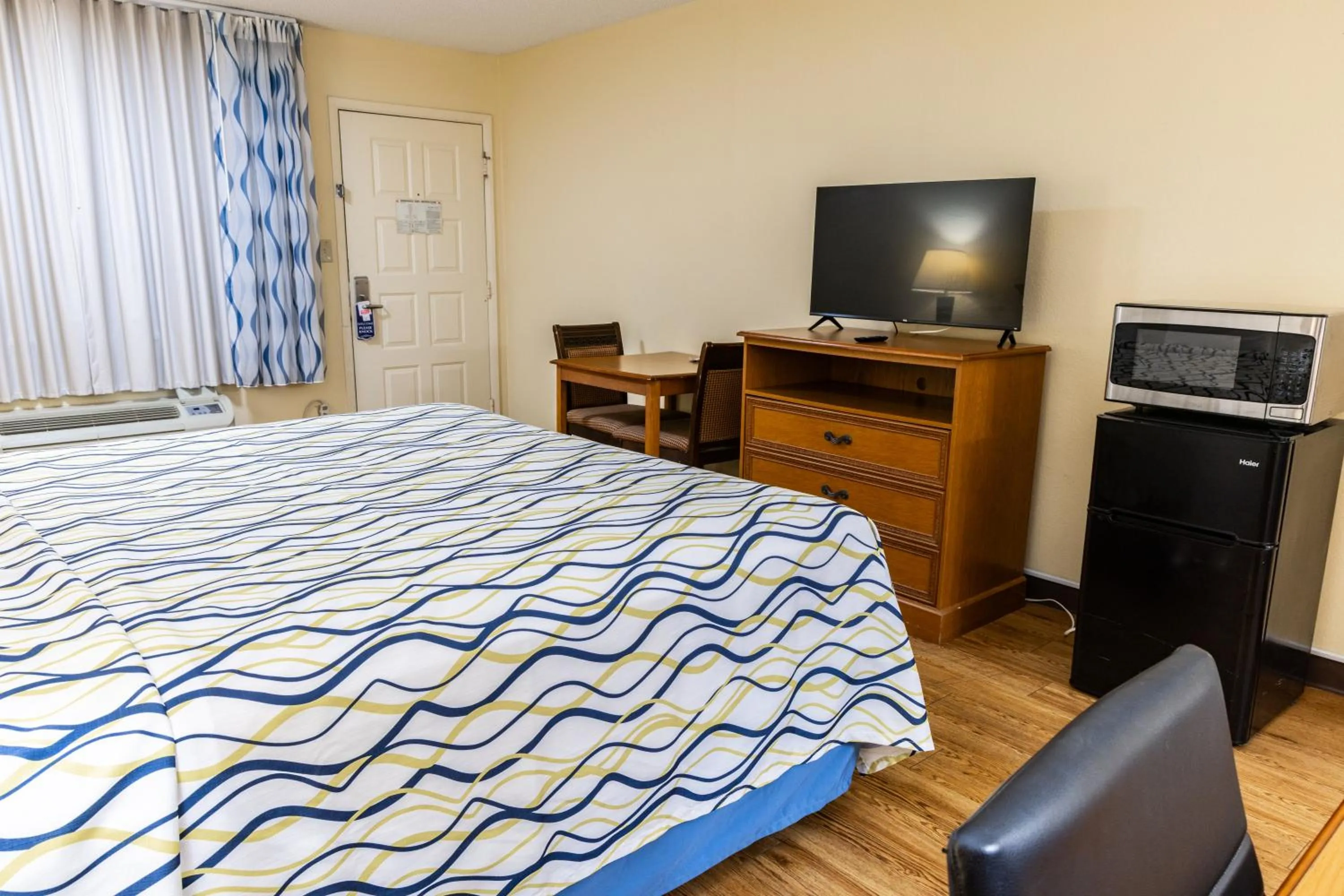 Bed in Boerne Inn and Suites