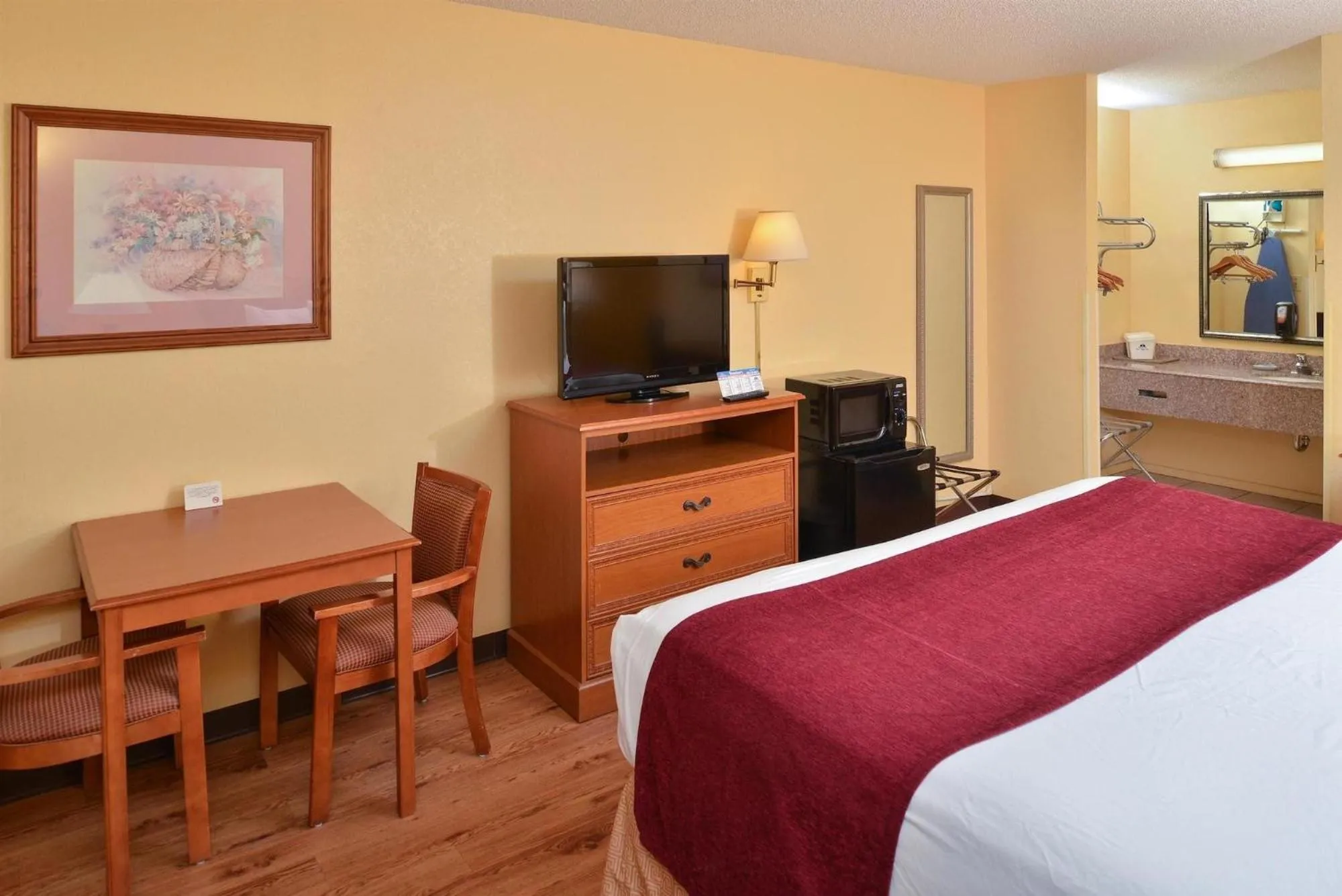 Bed in Boerne Inn and Suites