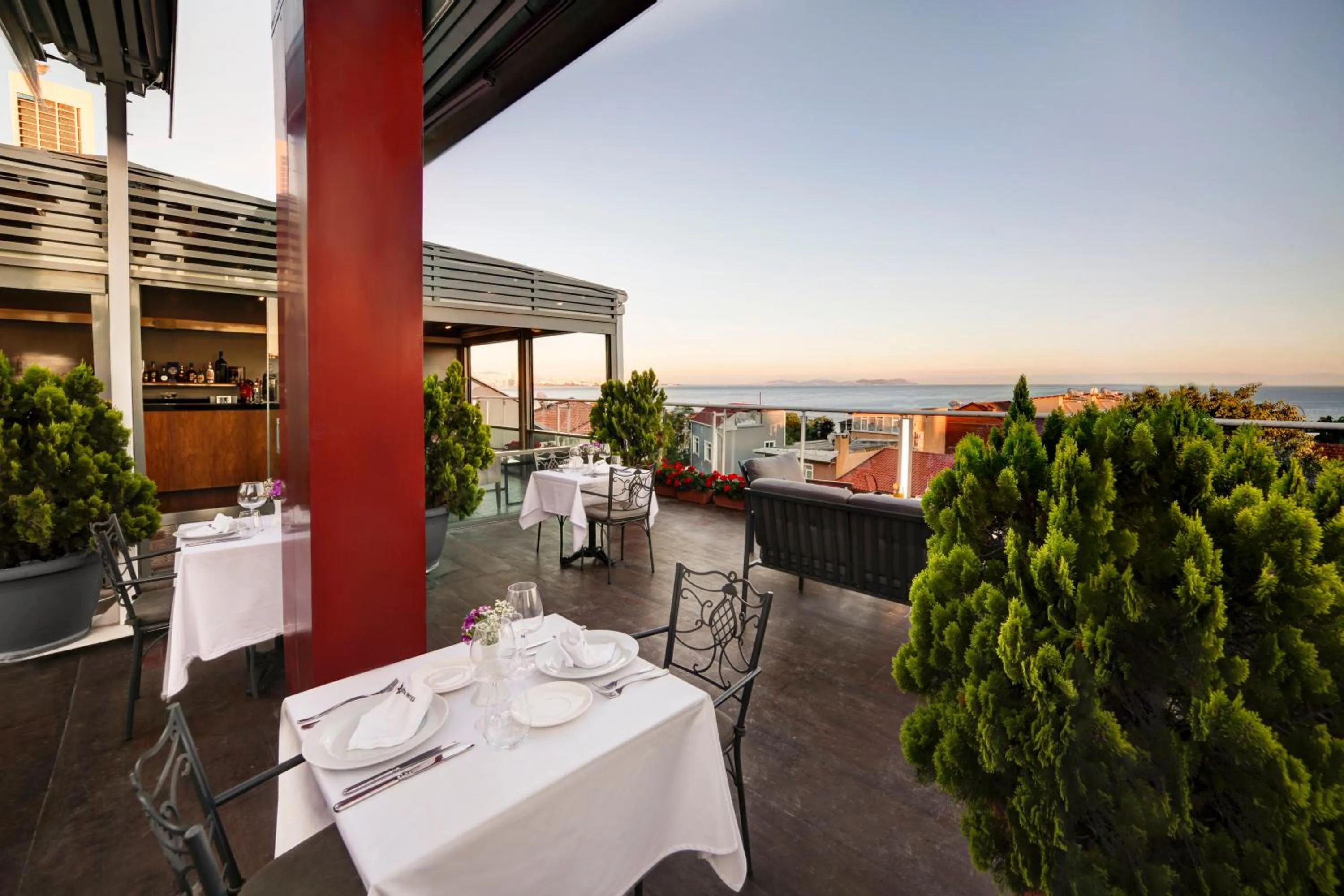 Restaurant/places to eat in Almina Guest House