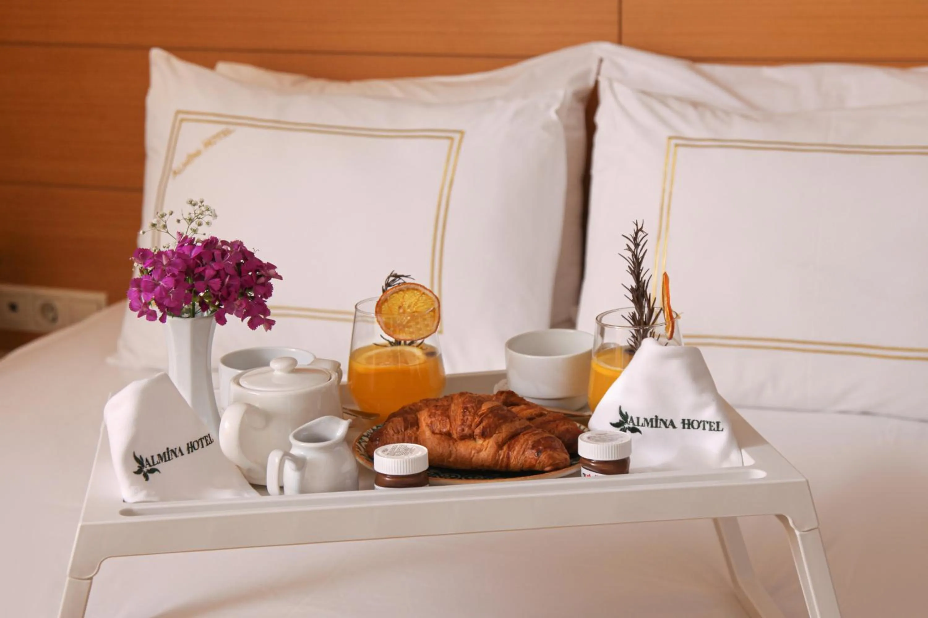 Food and drinks, Bed in Almina Guest House