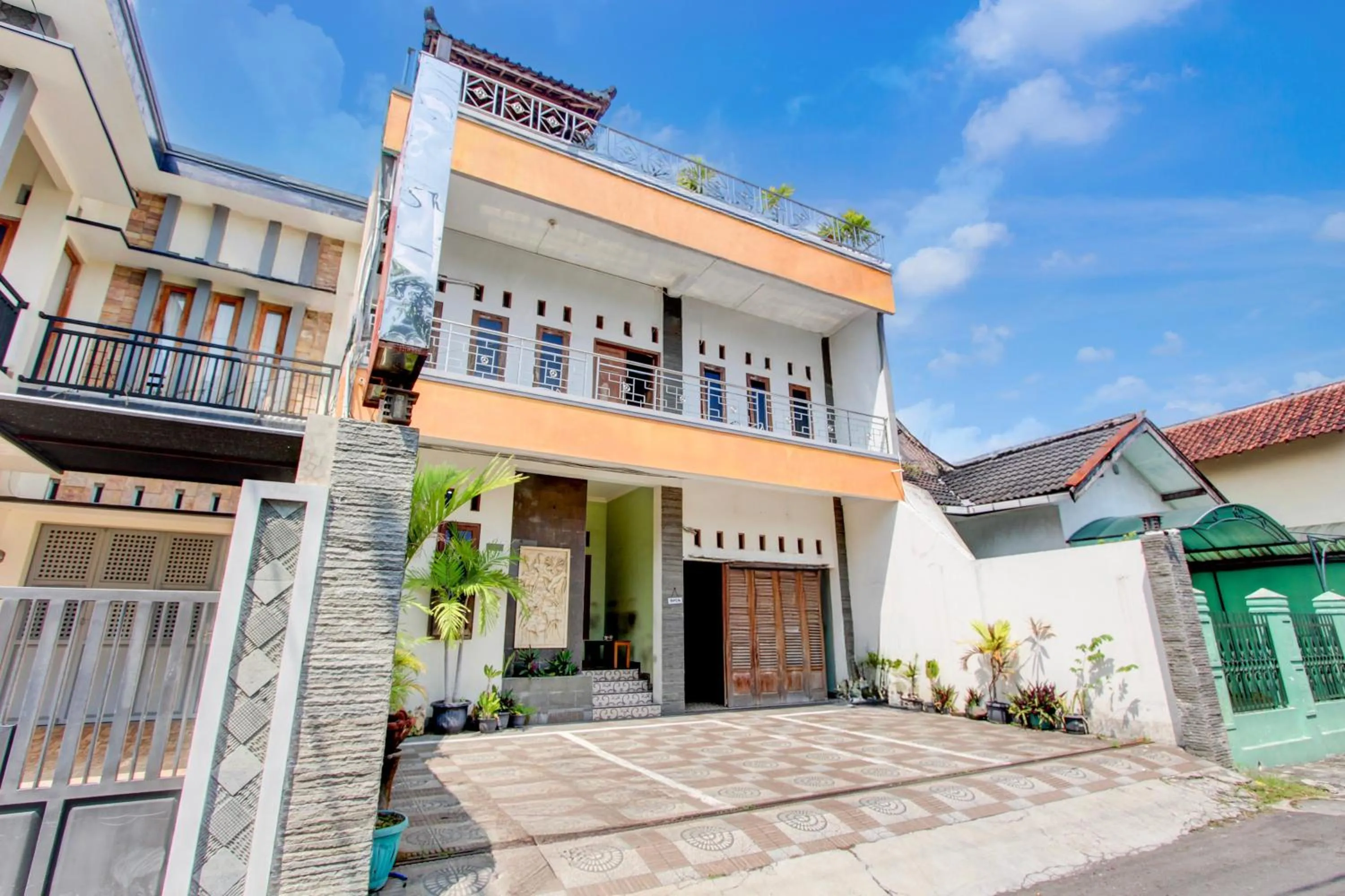 Facade/entrance in Hotel O Yogyakarta near Taman Sari formerly Widitya Inn