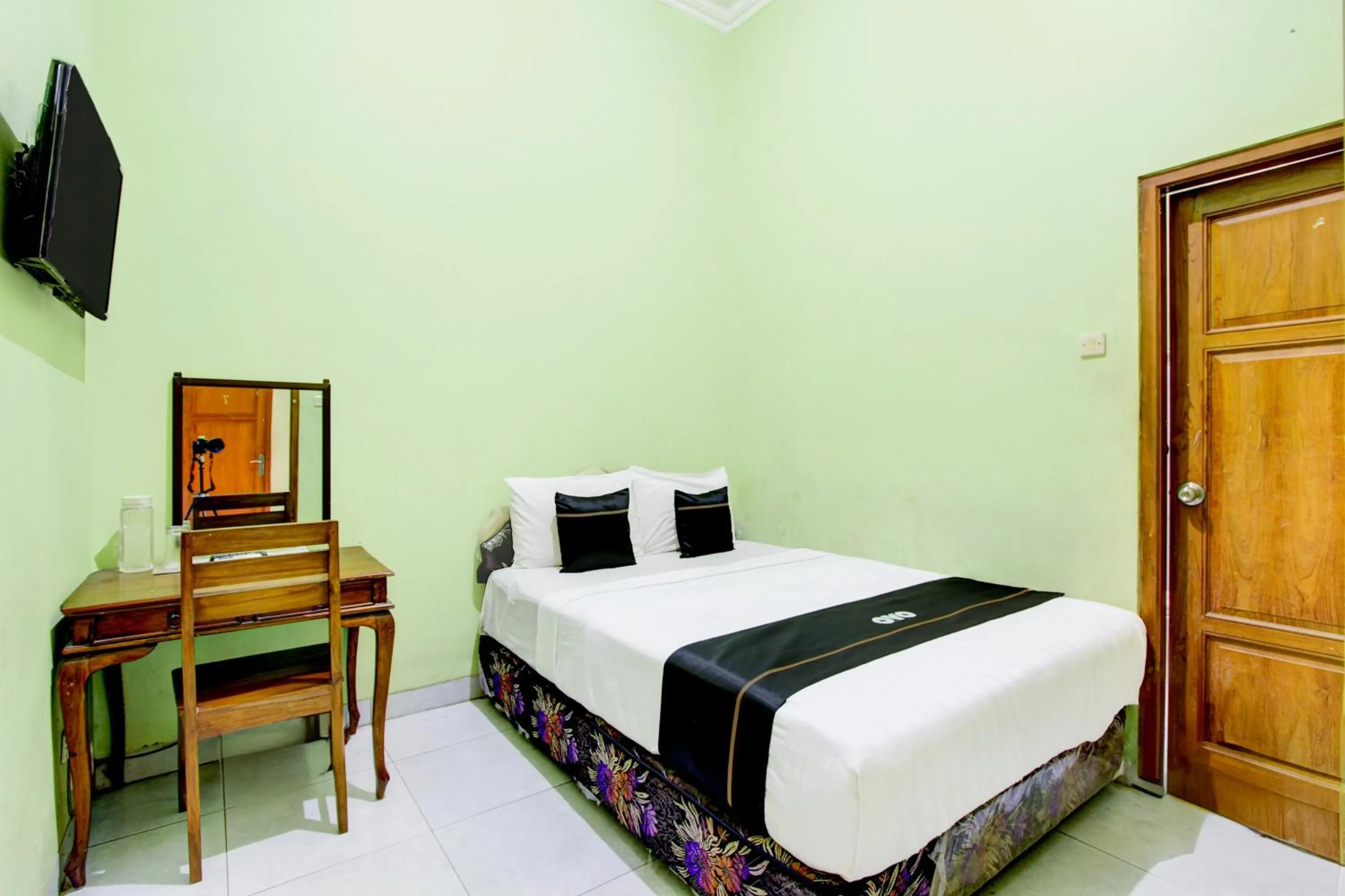 Bedroom, Bed in Hotel O Yogyakarta near Taman Sari formerly Widitya Inn