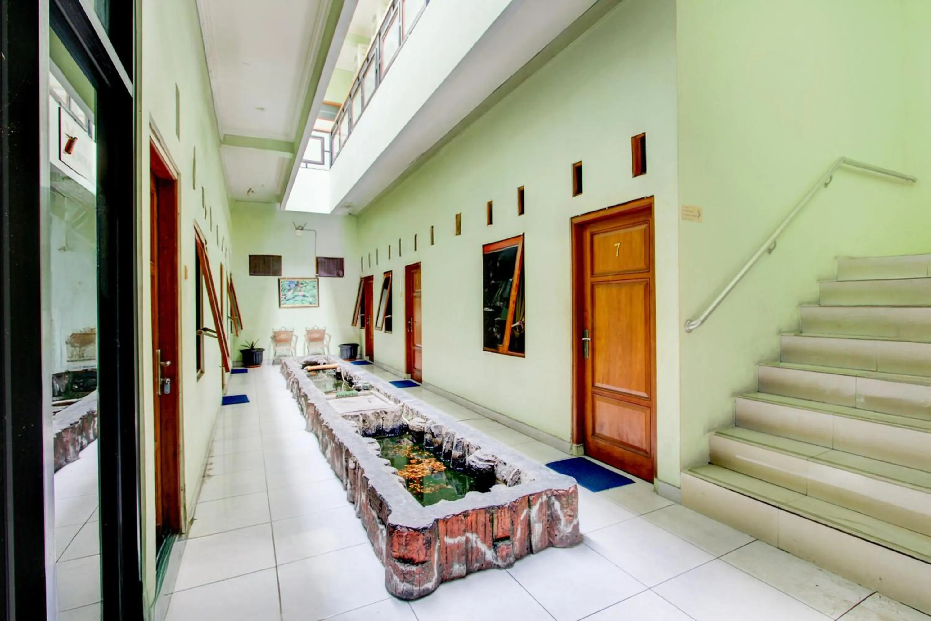 Lobby or reception in Hotel O Yogyakarta near Taman Sari formerly Widitya Inn