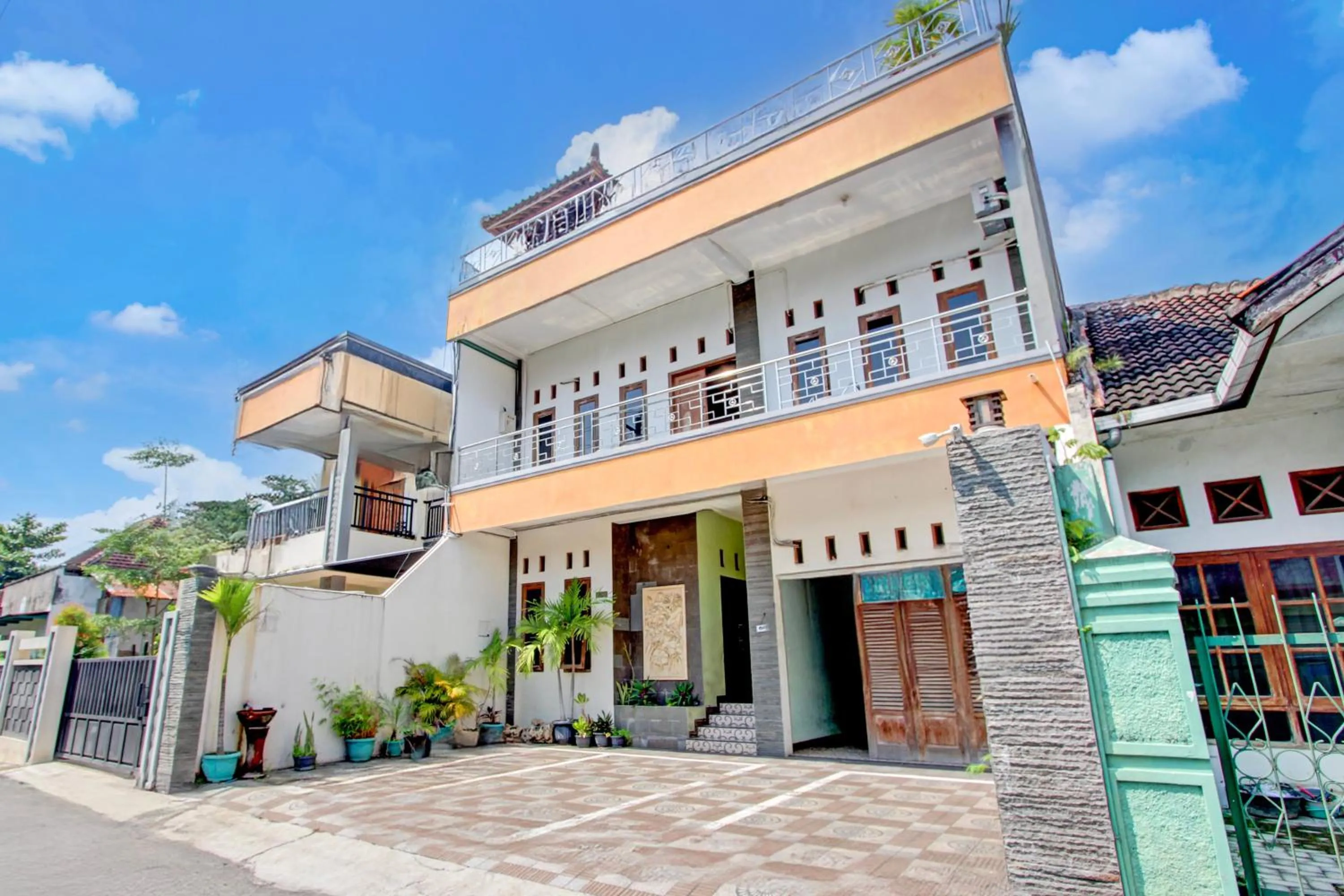 Facade/entrance in Hotel O Yogyakarta near Taman Sari formerly Widitya Inn