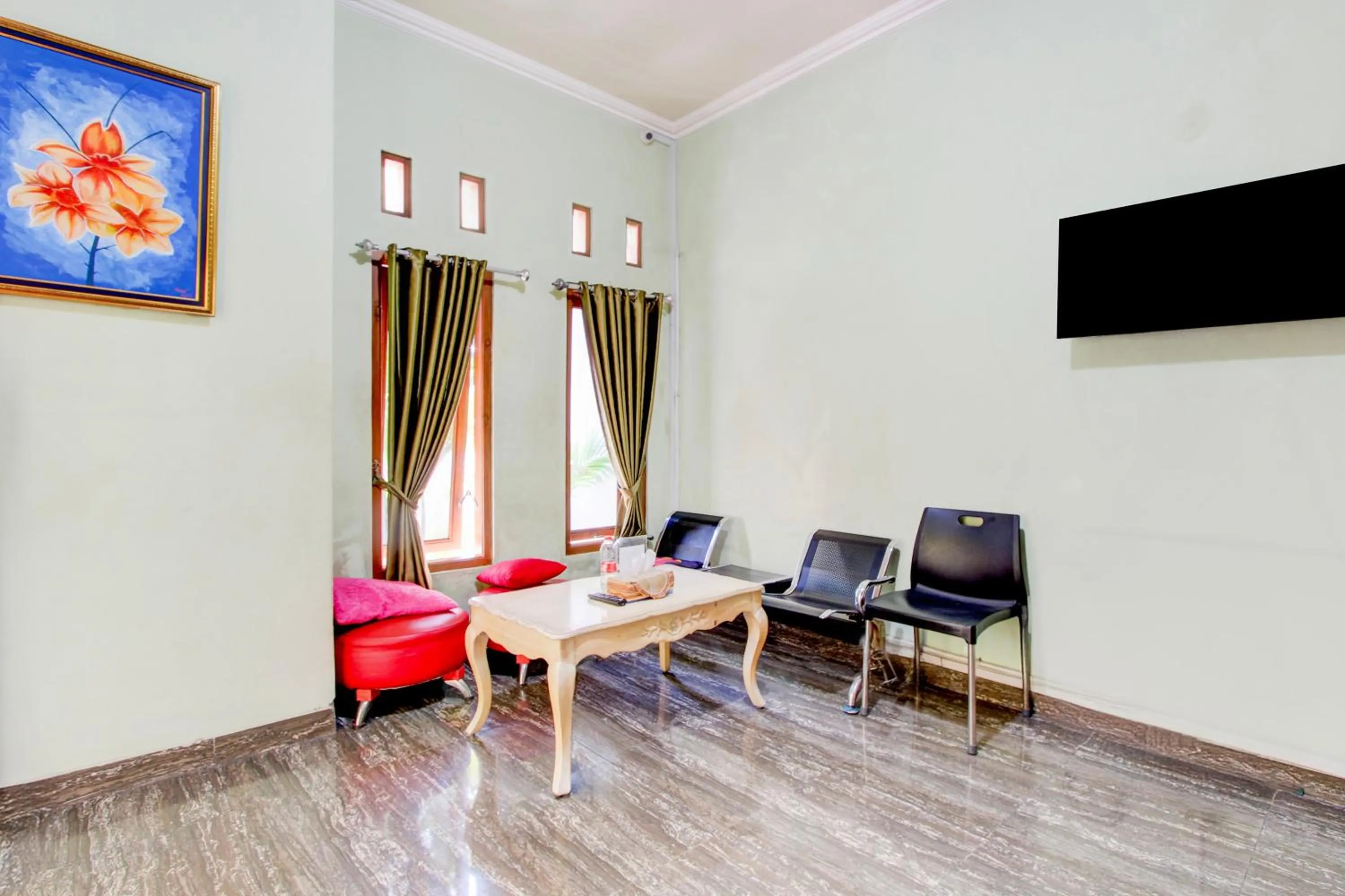 Lobby or reception in Hotel O Yogyakarta near Taman Sari formerly Widitya Inn