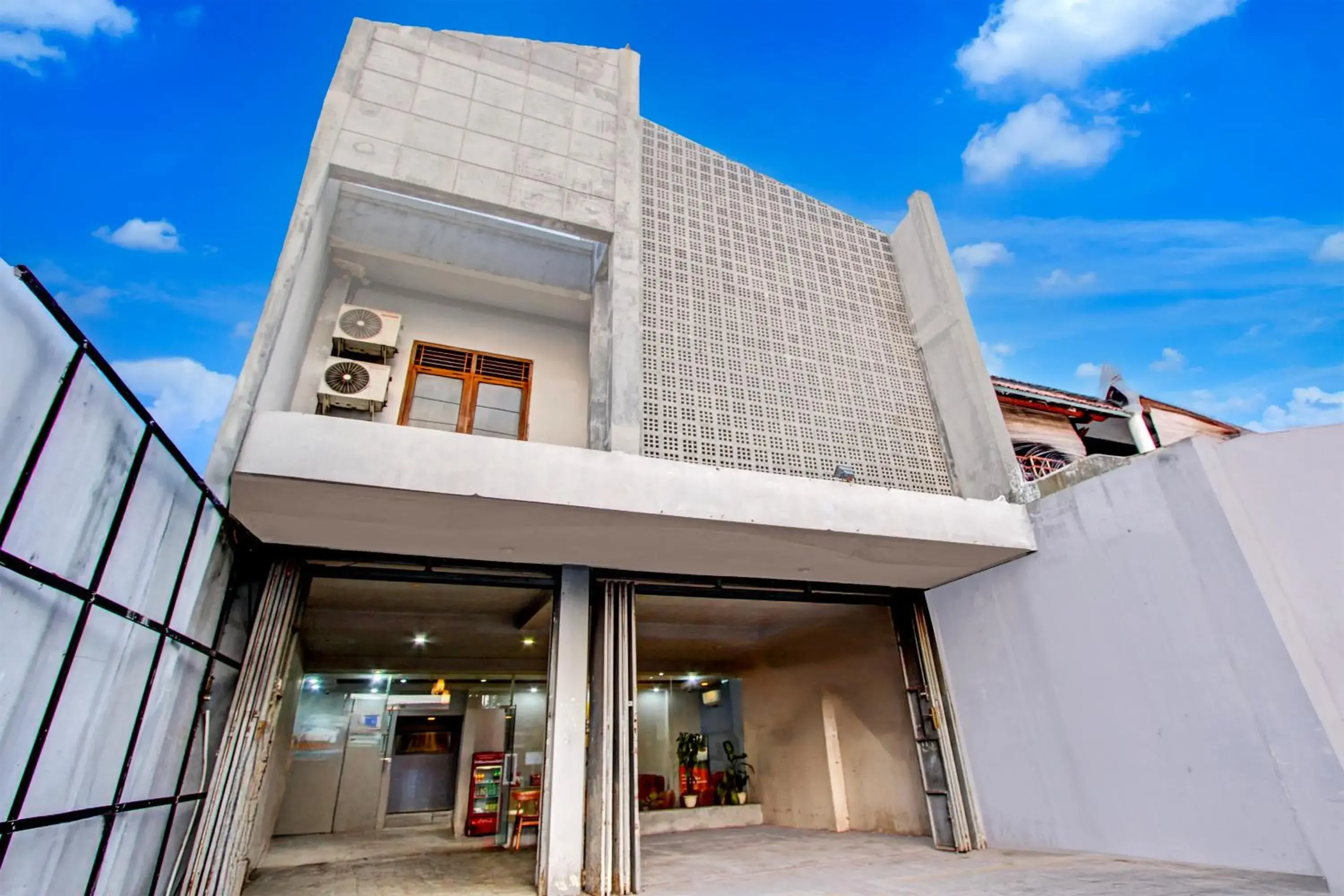 Hotel O Tegal near near Pacific Mall Tegal formerly Hugo Suites Family Hotel O Tegal near near Pacific Mall Tegal formerly Hugo Suites Family