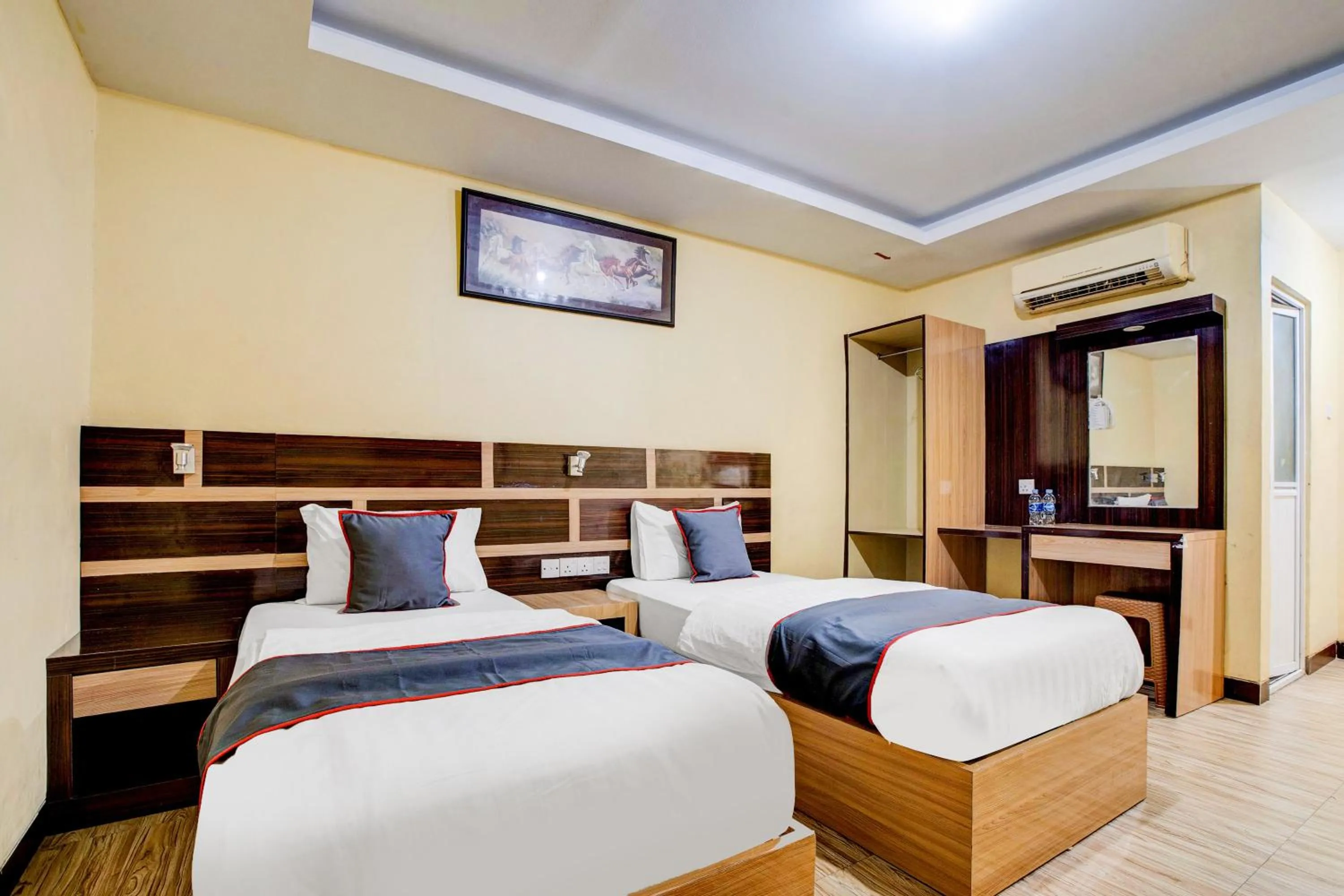 Delxue Twin Room in Collection O Batam near DC Mall formerly S Hotel