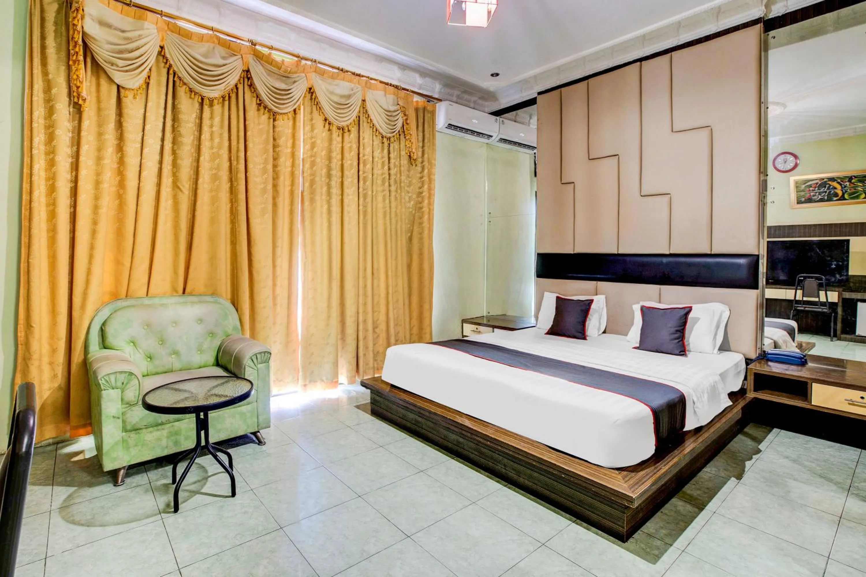 Deluxe Suite in Collection O Batam near DC Mall formerly S Hotel