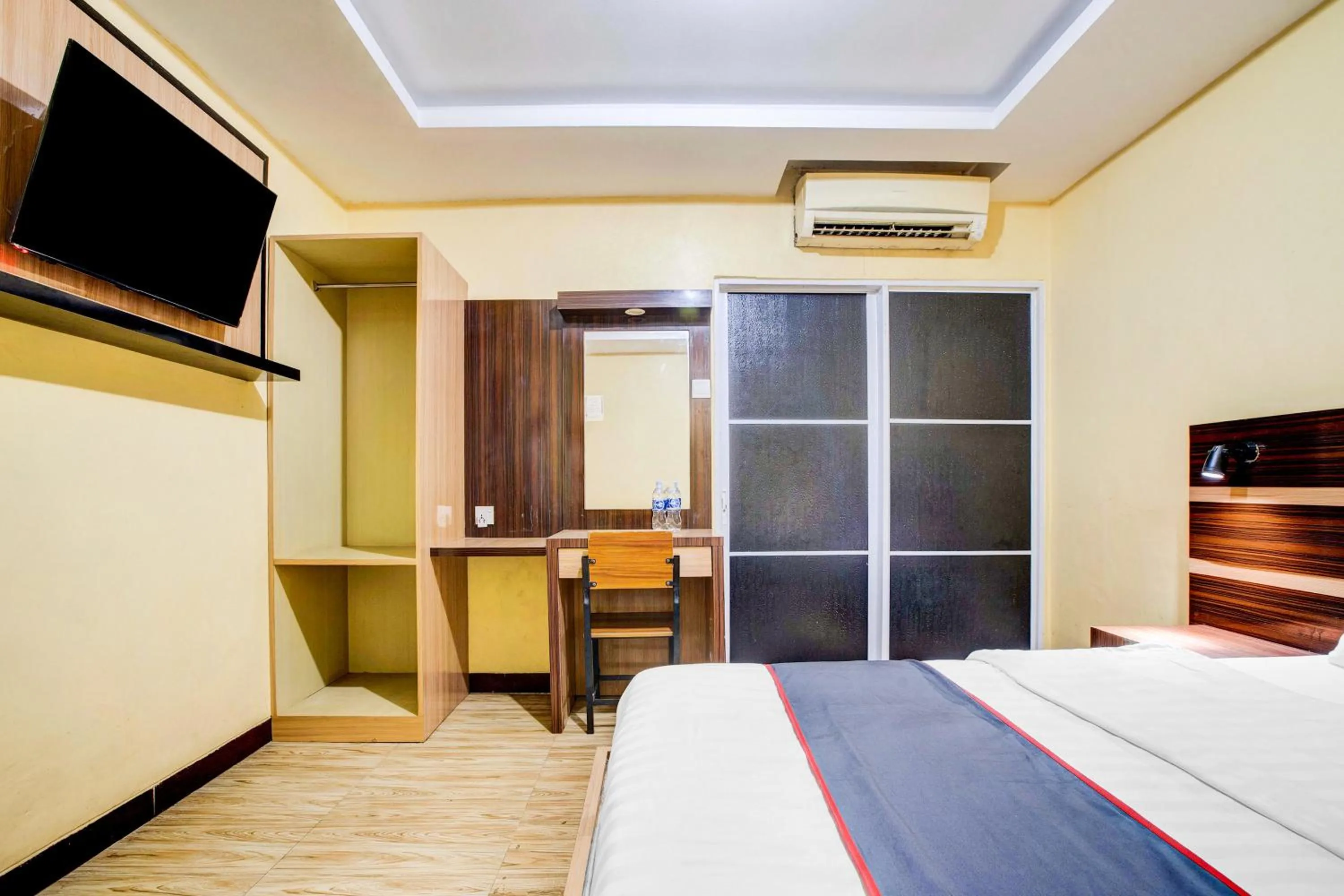 Bedroom, Bed in Collection O Batam near DC Mall formerly S Hotel