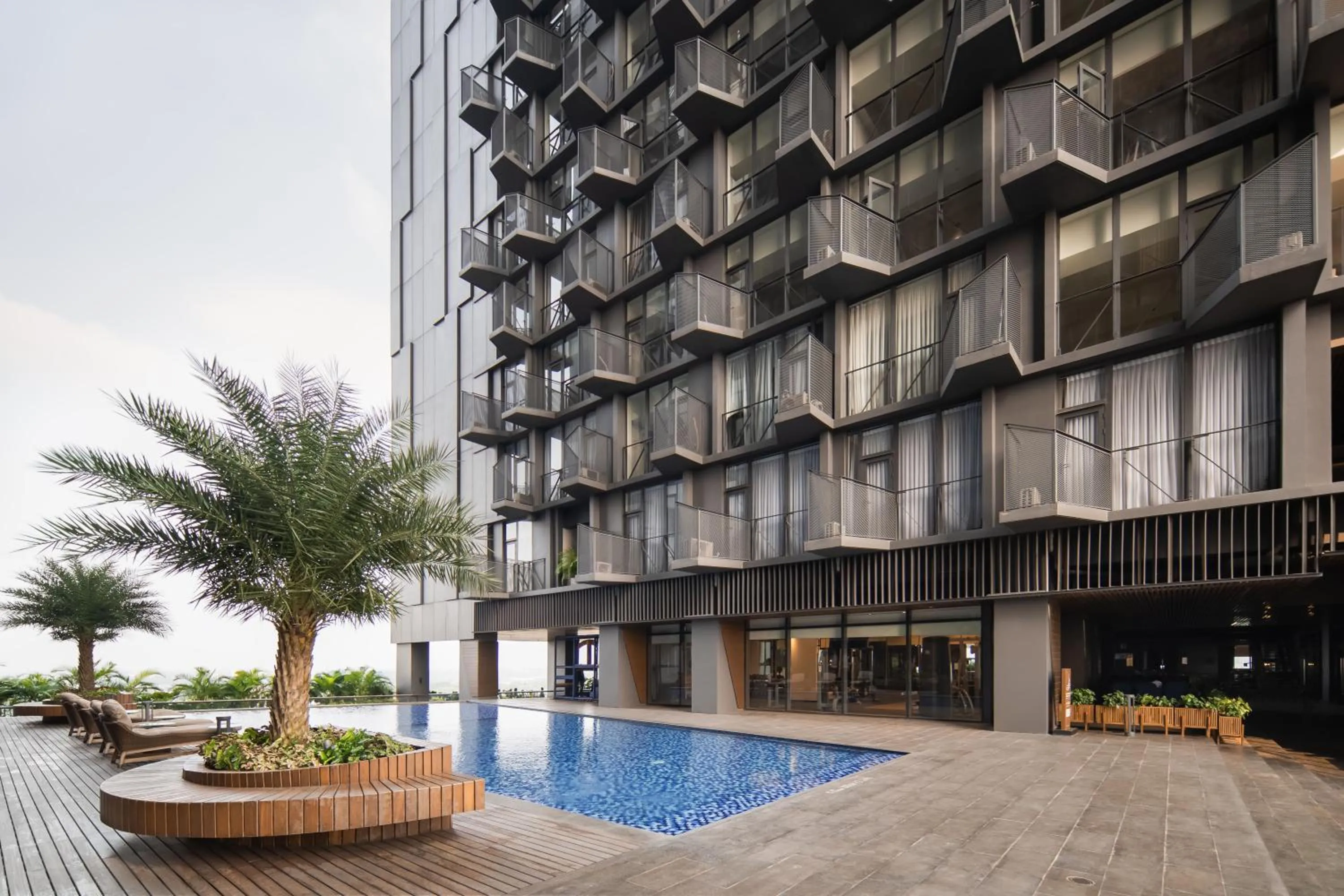 Swimming pool in Cove Carstensz BSD