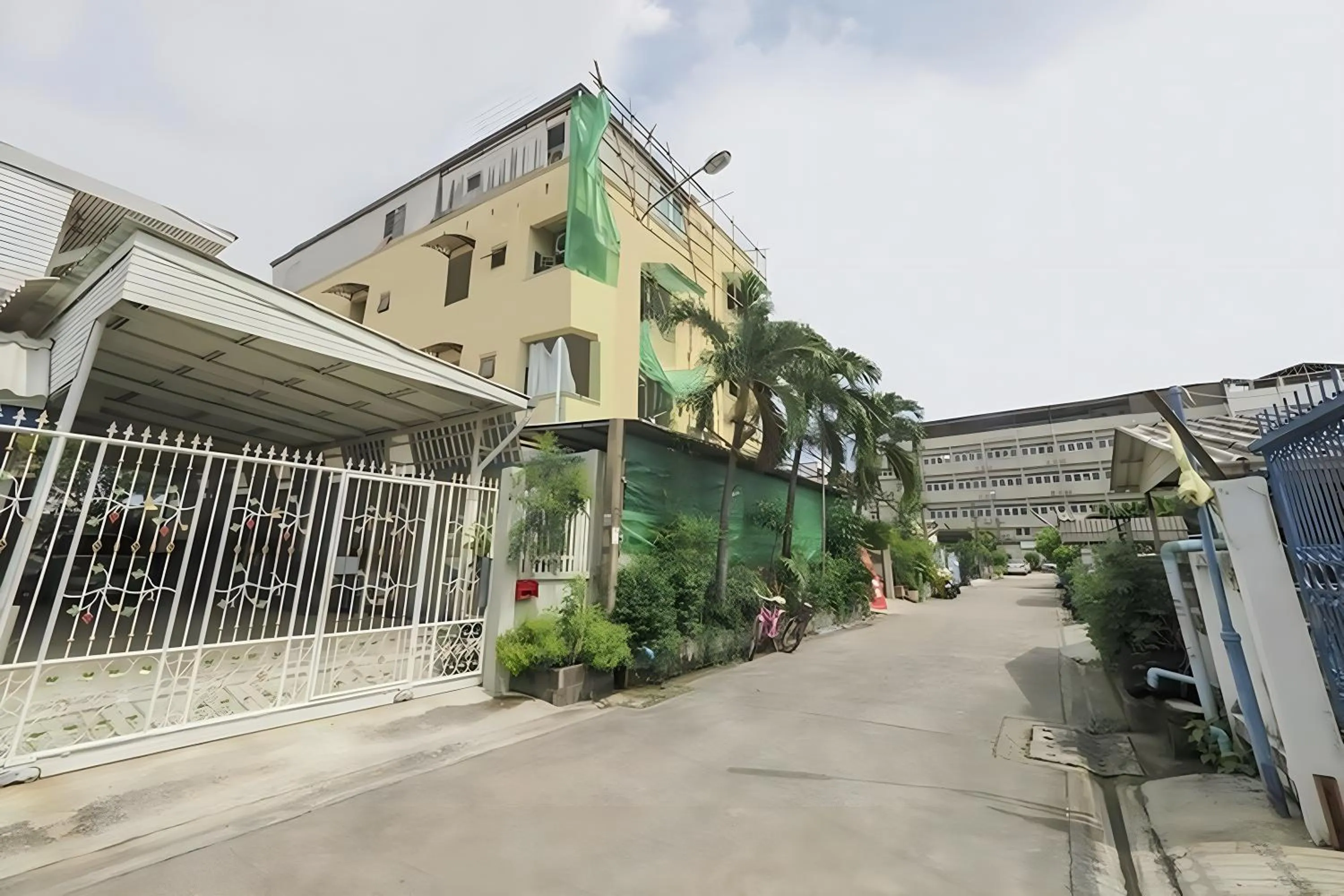 Property building in Sukhum Mega Bangna Guest House